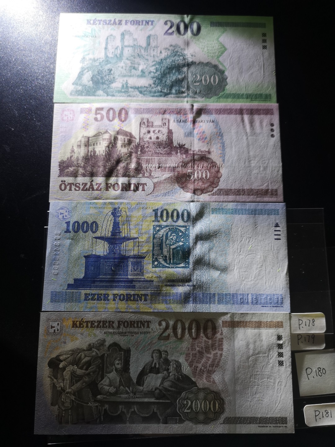 《外钞收藏家》第二百一十一期（欧洲四国精品专场） 匈牙利1998年200-2000福林 新国徽第二套，小套4枚 全新UNC