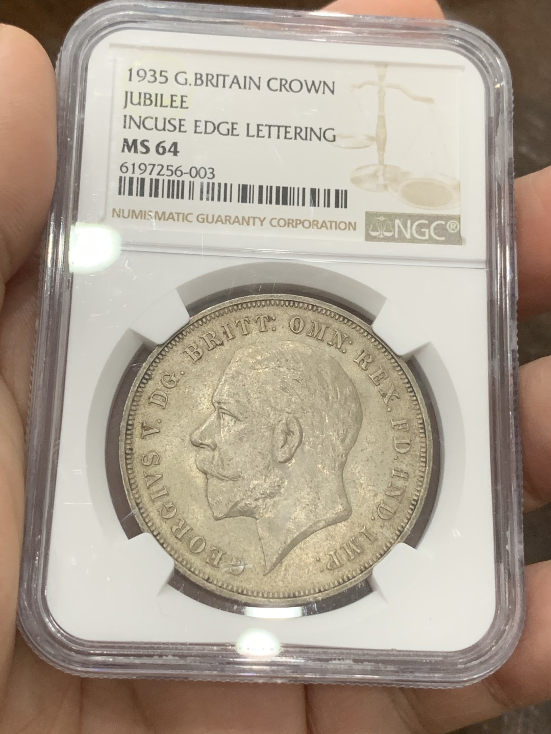 《竞宝斋》第109场-周日，周一 ，周四3场连拍（全场包邮） NGC-MS64 英国 1935年 1克朗 乔五木马剑银币 丝绸转光，原味无洗，国外价格显著上涨，英系必备品种