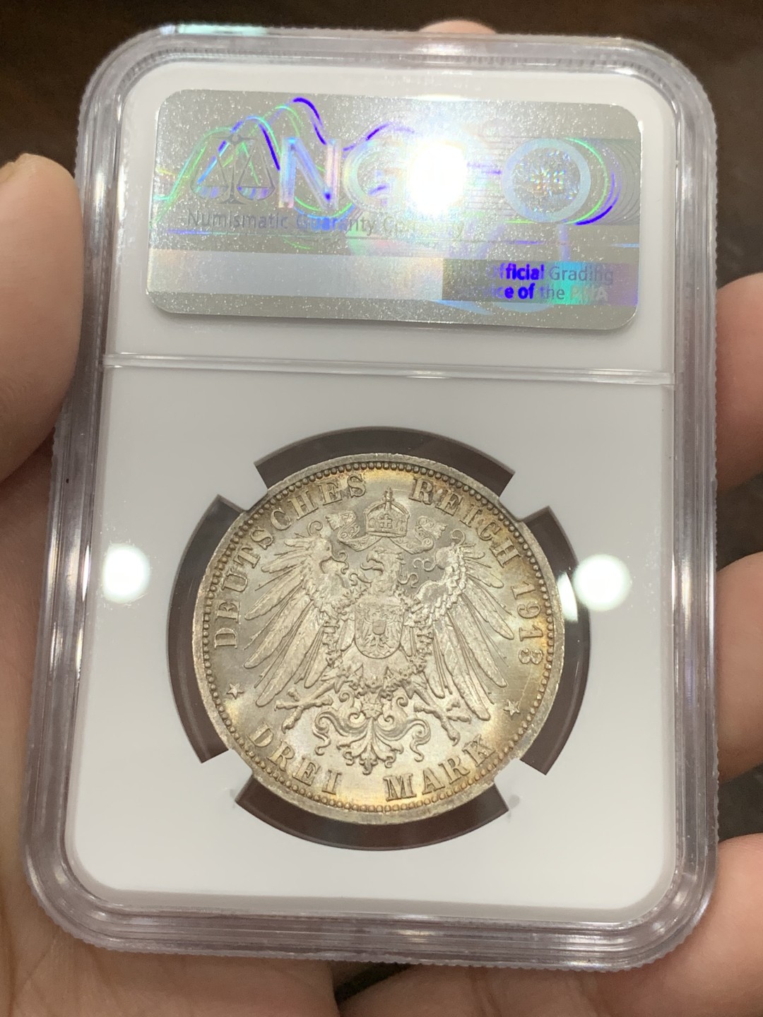 《竞宝斋》第109场-周日，周一 ，周四3场连拍（全场包邮） NGC-MS65 德国普鲁士 1913年 军装3马克 银币 超级无敌的五彩车轮包浆