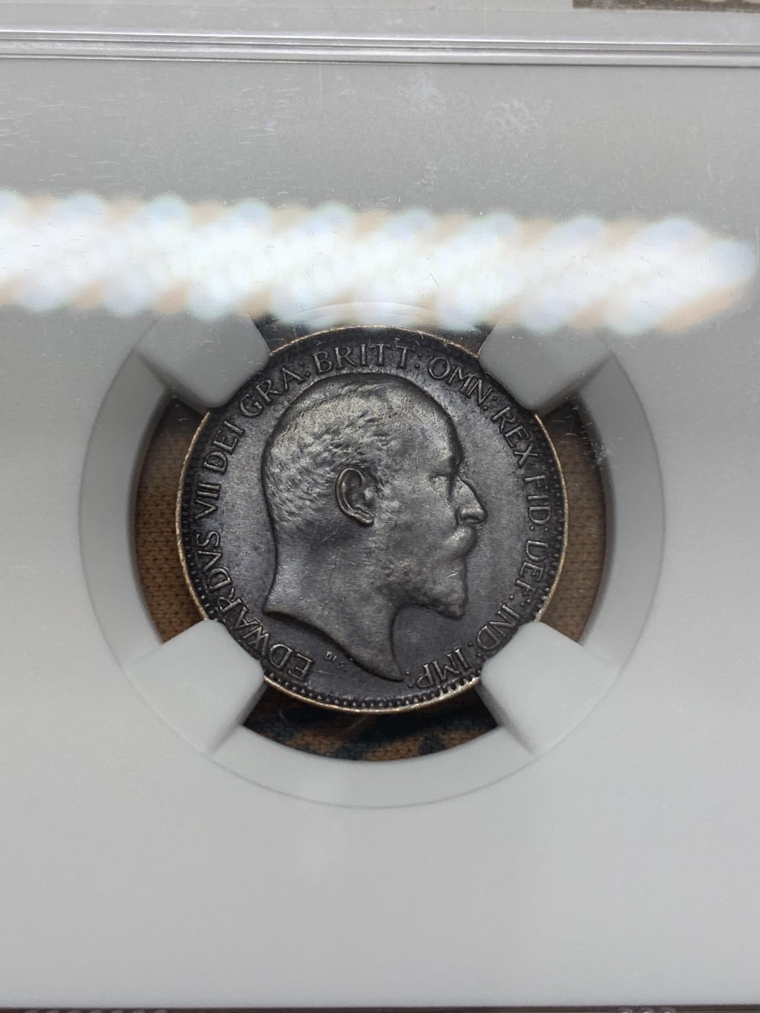 《竞宝斋》第109场-周日，周一 ，周四3场连拍（全场包邮） NGC MS64 BN 英国 1907年 爱德华七世 1法新（1/4便士） blackened at mint  出厂前黑化 包浆均匀