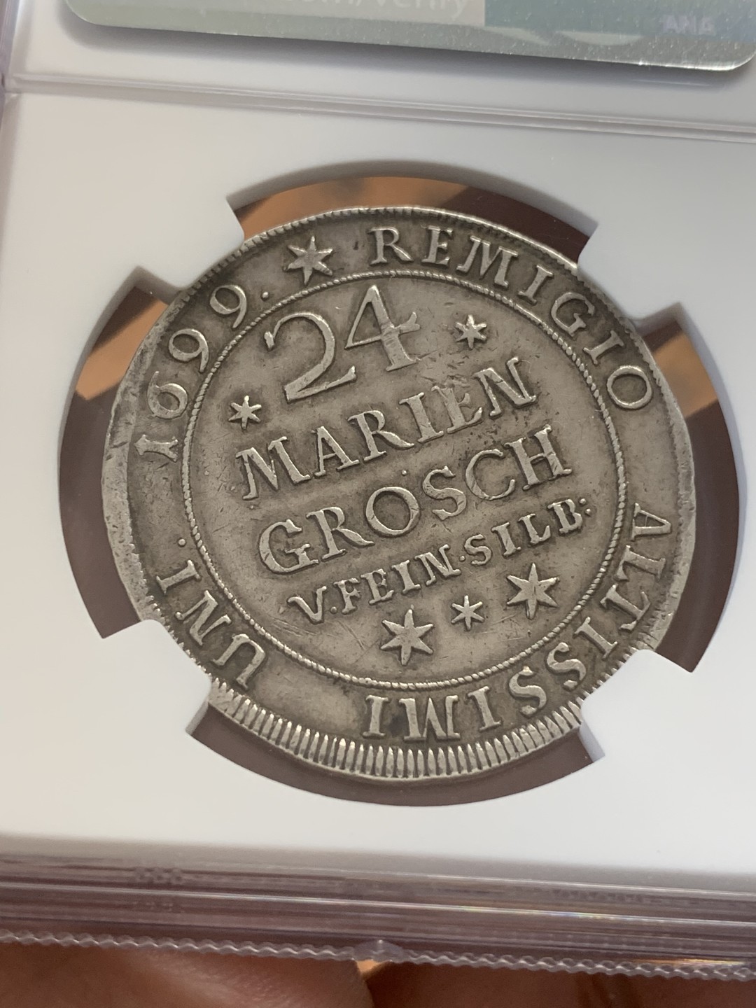 《竞宝斋》第109场-周日，周一 ，周四3场连拍（全场包邮） 唯一冠军分 NGC-XF45 德国不伦瑞克野人 1699年 24M银币 传世老包浆 稀少品种