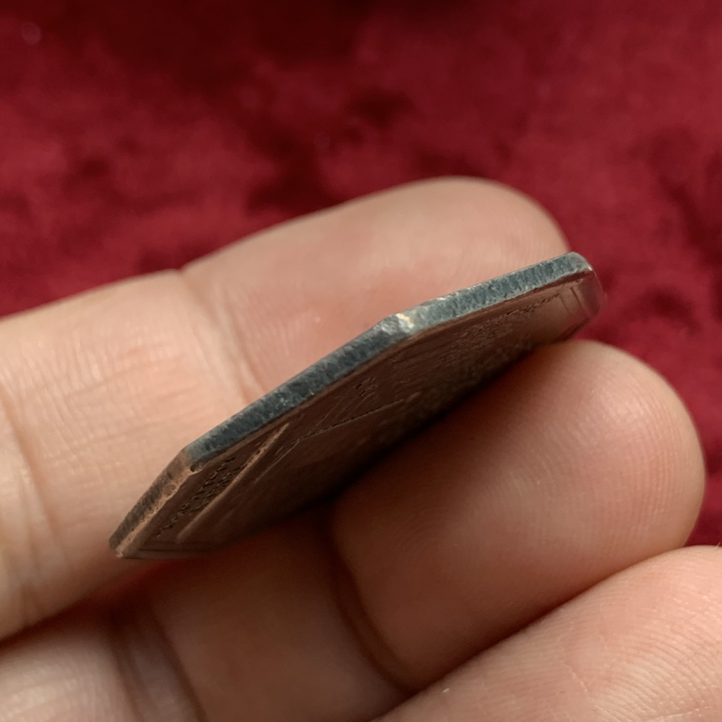 《竞宝斋》第109场-周日，周一 ，周四3场连拍（全场包邮） 法国早期园艺农业八角银制代币  重量：12g  直径：32mm  边铭：无   这枚八角代币内容为橘园中的橘树，橙色的橘子被法国人称为“金苹果”。