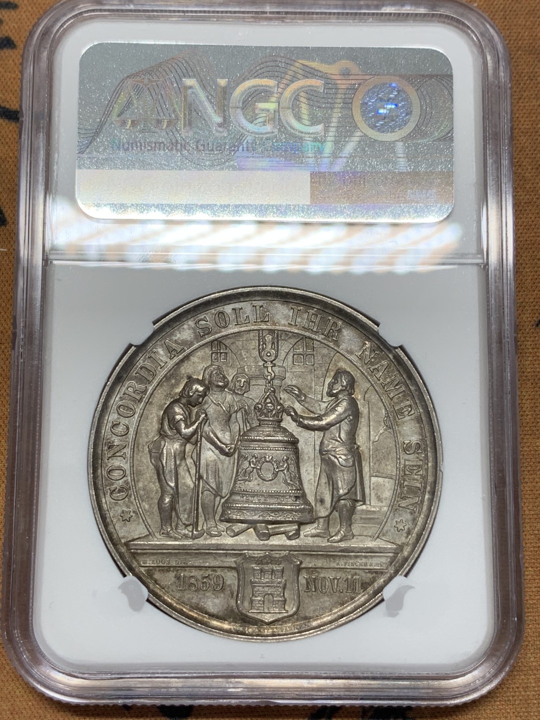 《竞宝斋》第109场-周日，周一 ，周四3场连拍（全场包邮） NGC MS63德国1859年伟大诗人弗里德里希·冯·席勒诞辰100周年纪念大银章 背面为席勒诗歌《死亡格洛克》场景和汉堡盾徽41MM 30G