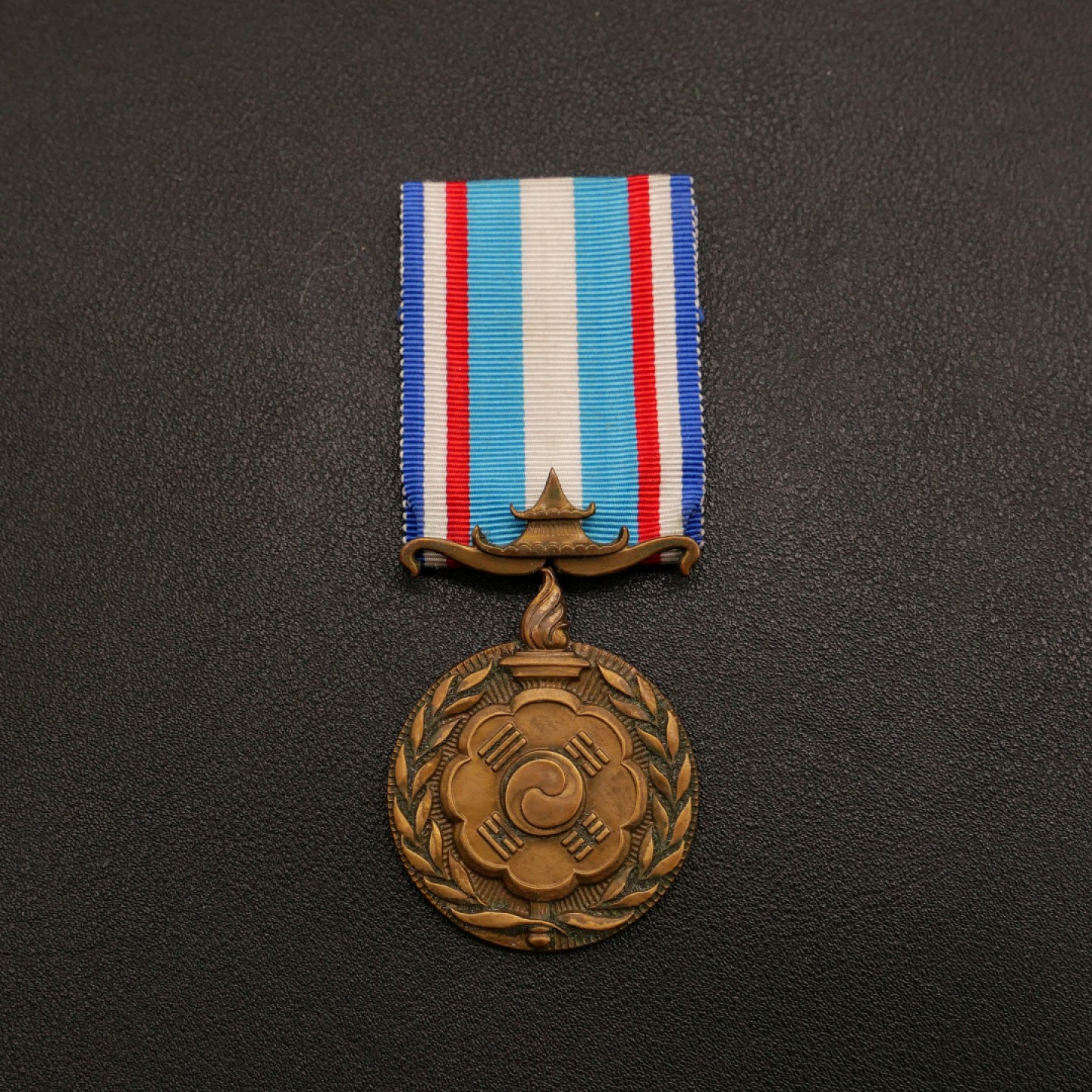 勋章奖章交易所10月29日群拍 法国朝鲜战争奖章