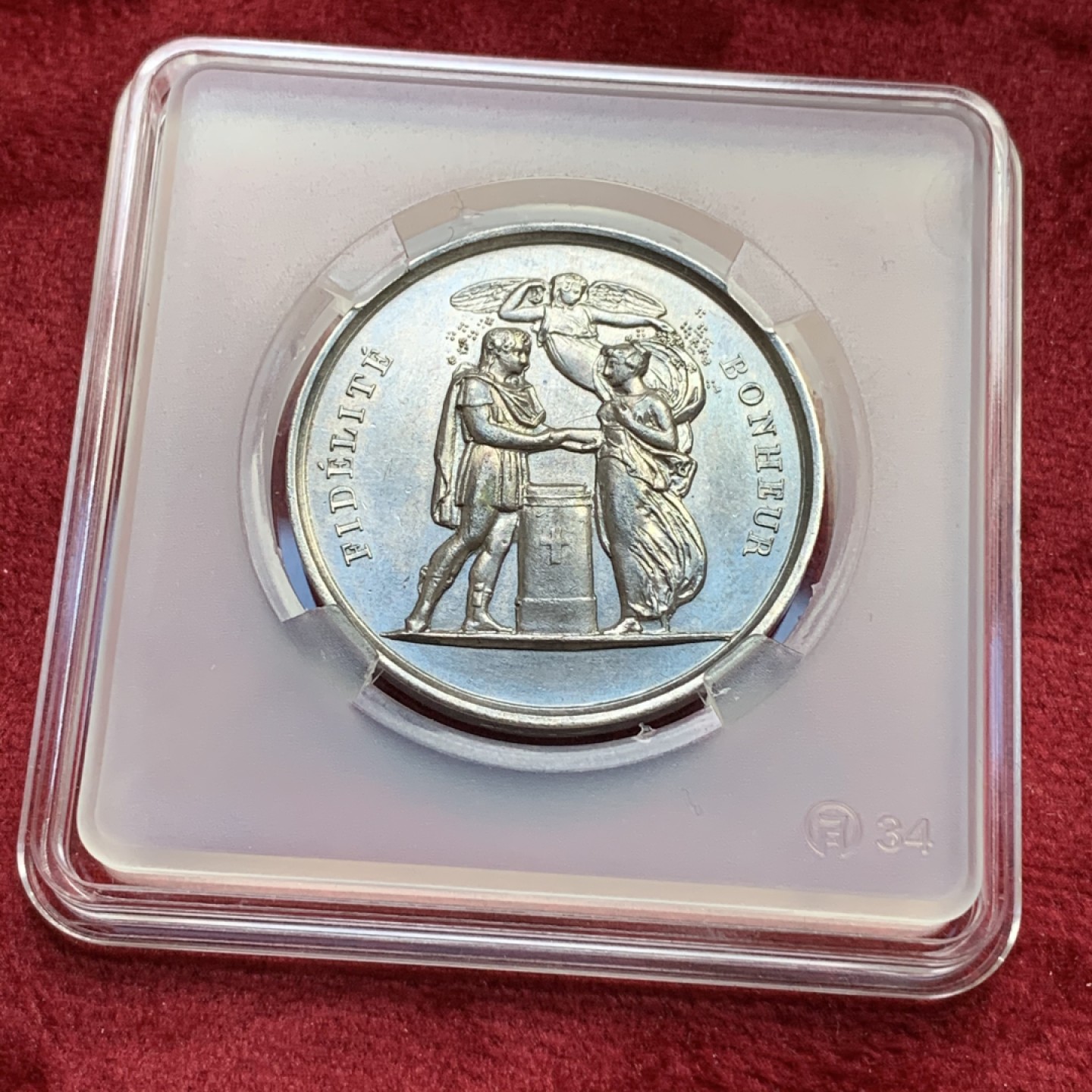 《竞宝斋》第109场-周日，周一 ，周四3场连拍（全场包邮） 1845-1860年法国结婚银章  重量：15.8g  边铭：手指银标  直径：33mm    相对较少的一款婚章，谁能拒绝一位小天使呢？细节见图