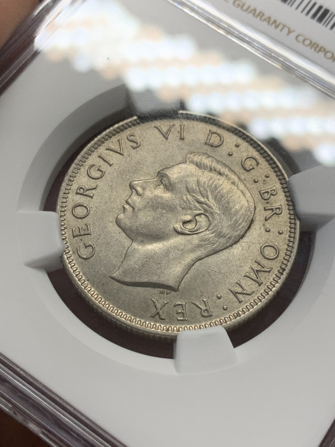 《竞宝斋》第109场-周日，周一 ，周四3场连拍（全场包邮） NGC-MS62 英国 1941 乔治六世福林 铁灰色包浆好看 亚军分