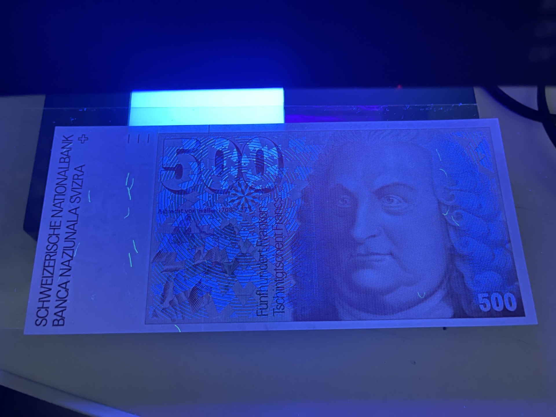 《外钞收藏家》第二百一十一期（欧洲四国精品专场） 瑞士1992年500 法郎	P-58 全新UNC 品相绝 居中好