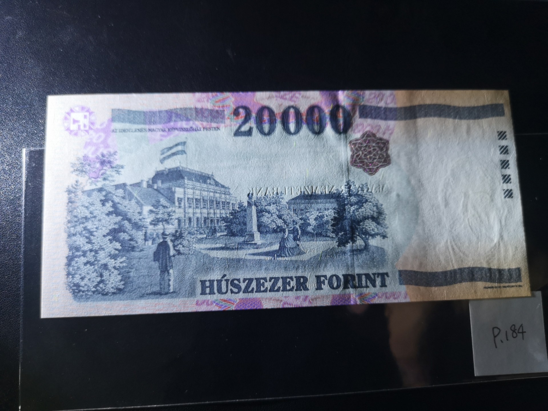 《外钞收藏家》第二百一十一期（欧洲四国精品专场） 匈牙利1999年20000 福林	P-184	新国徽第二套 全新UNC