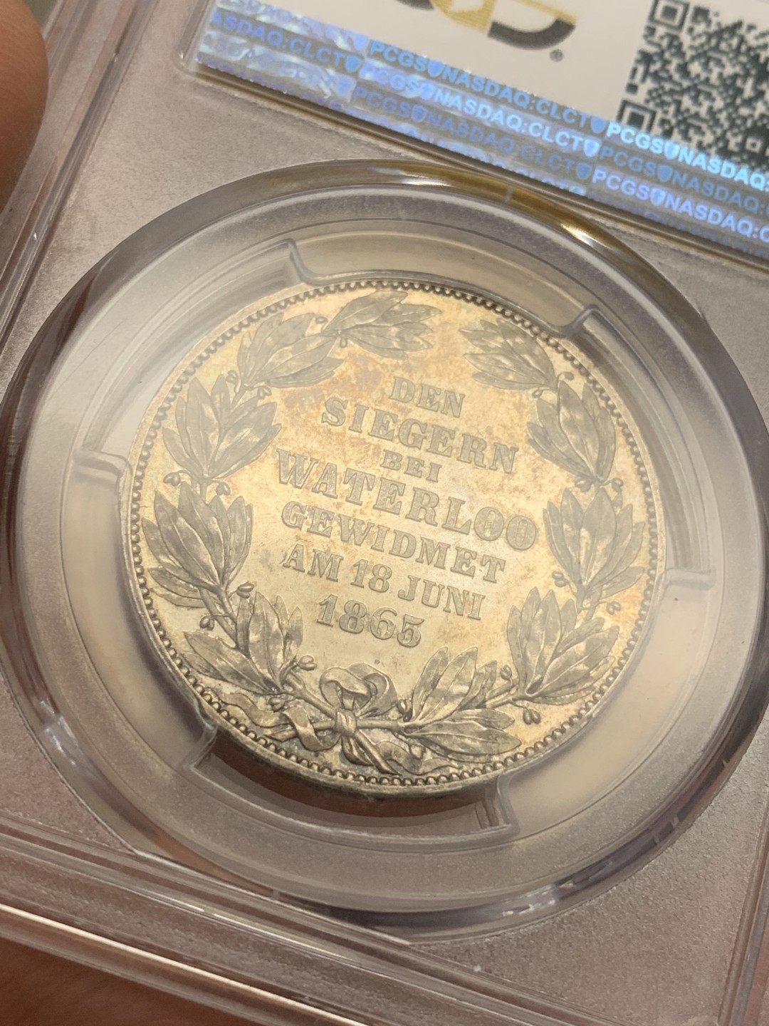 《竞宝斋》第109场-周日，周一 ，周四3场连拍（全场包邮） 亚军分 PCGS MS65 德国1865 汉诺威 滑铁卢战役 泰勒银币 PL底板 高等级分数 据说用来犒赏滑铁卢老兵只用 状态极好