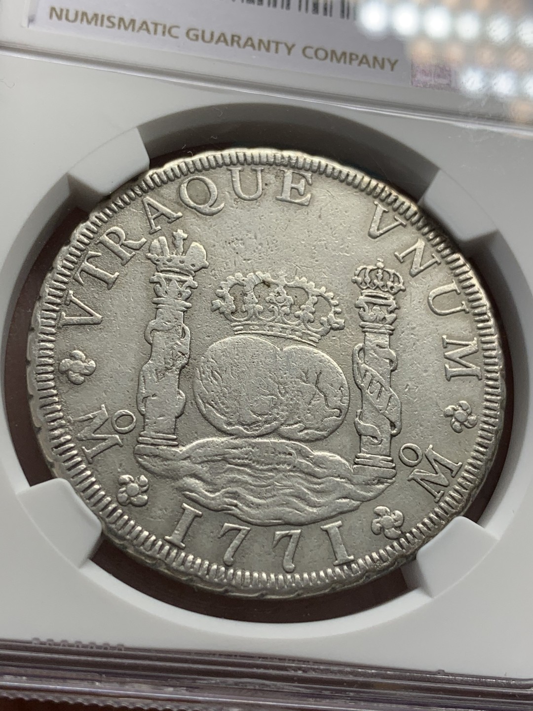 《竞宝斋》第109场-周日，周一 ，周四3场连拍（全场包邮） NGC XF品相 墨西哥1771年地球双柱8里亚尔大银币，细节完好无磕碰划痕边齿很好的一枚 边特别好