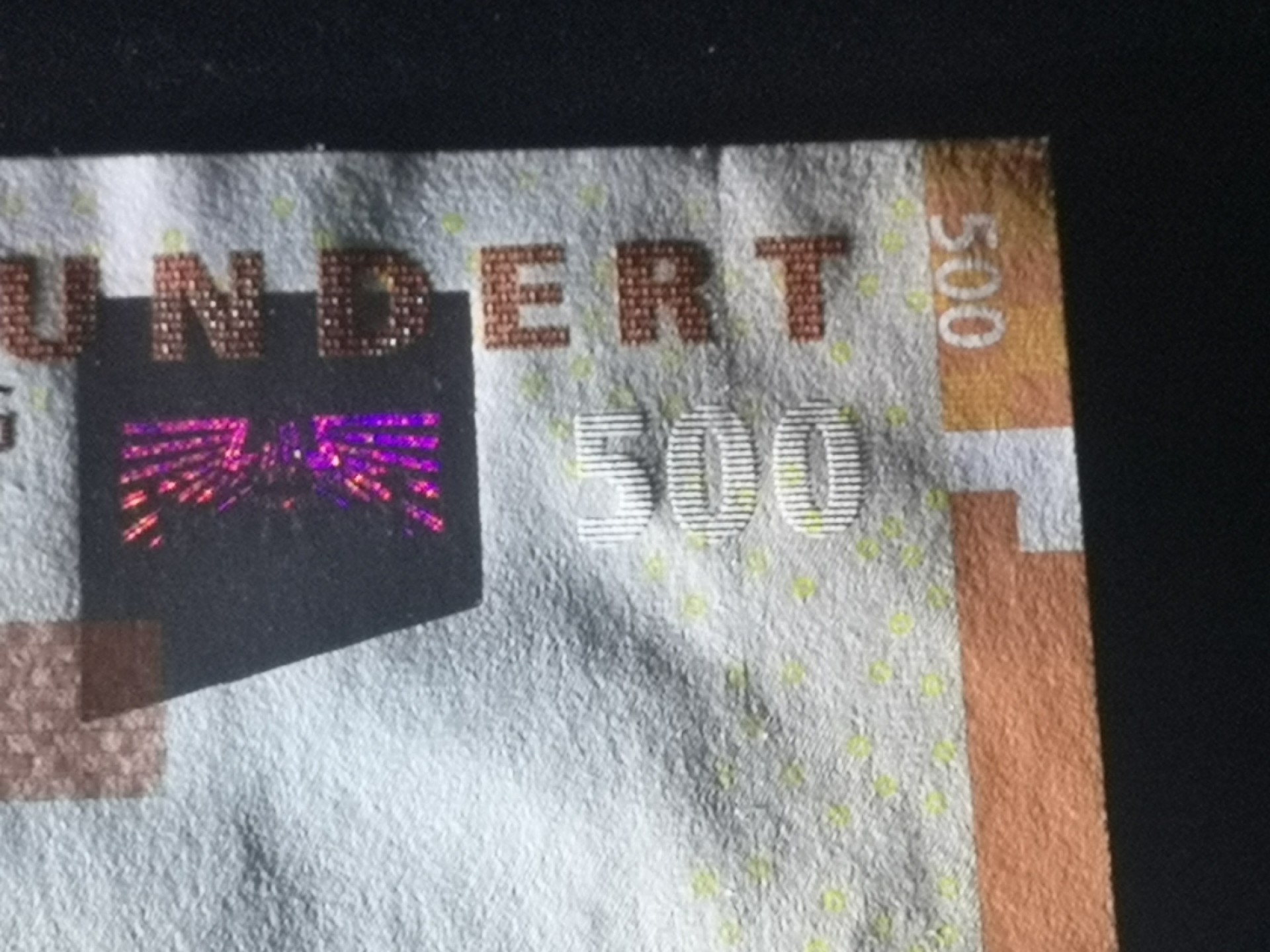 《外钞收藏家》第二百一十一期（欧洲四国精品专场） 奥地利1997年500 先令	P-154	女权运动家麦瑞德 全新UNC