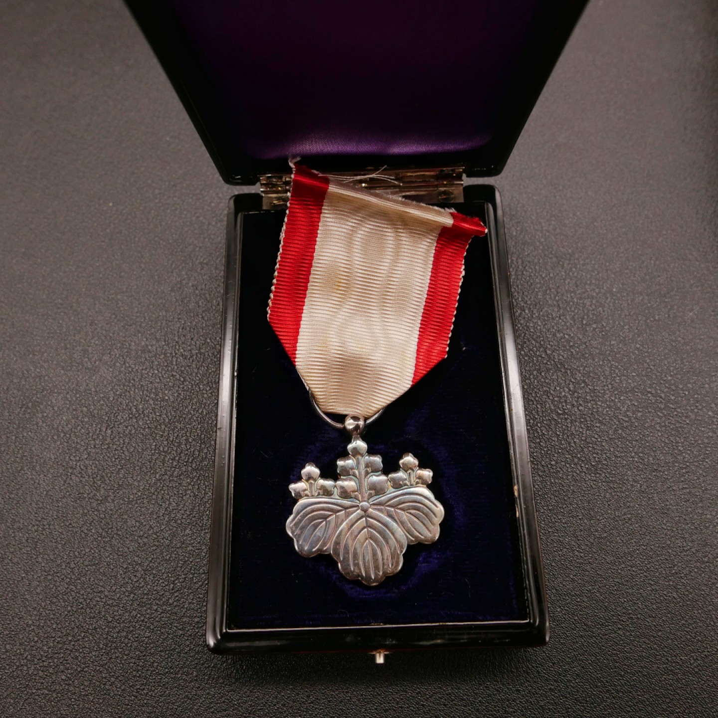 勋章奖章交易所10月29日群拍 日本八等白叶章