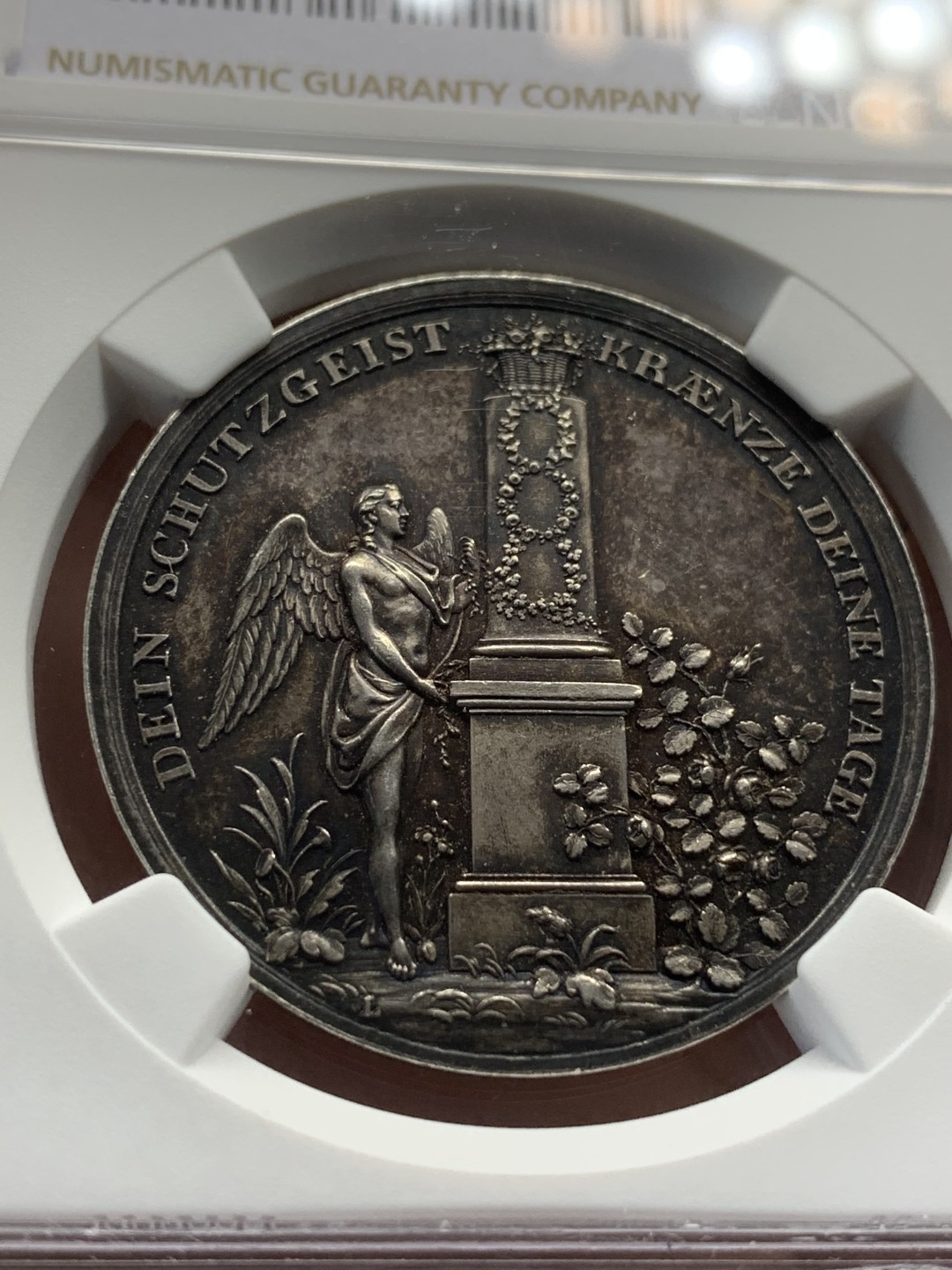 《竞宝斋》第109场-周日，周一 ，周四3场连拍（全场包邮） NGC MS61德国18世纪末LOOS名家设计友谊银章，大天使将三个花环附在坚贞之柱上，表示友谊、爱情和欢乐