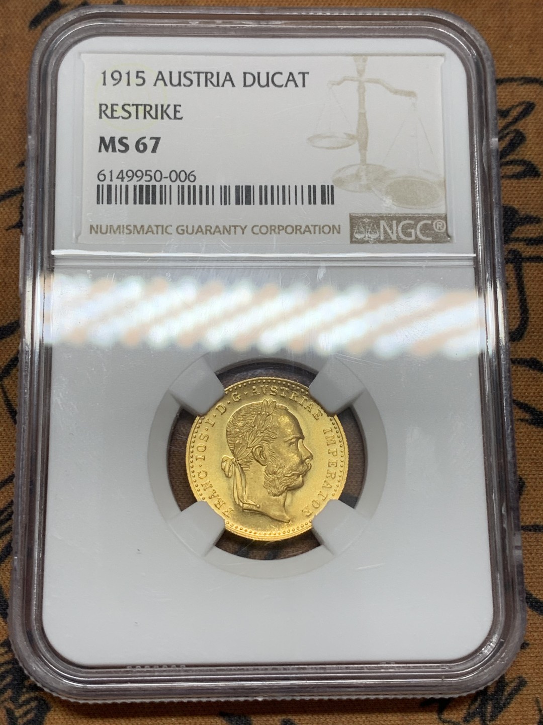 《竞宝斋》第109场-周日，周一 ，周四3场连拍（全场包邮） NGC MS67 奥地利 1915年 弗朗茨一世1杜卡特金币 3.49克 986高纯度金 强镜面效果 铸币工艺明显高于1892年贸易金 该枚金币首年为1901年 1915年为该金币后铸年份同时也为该金币的关门年份