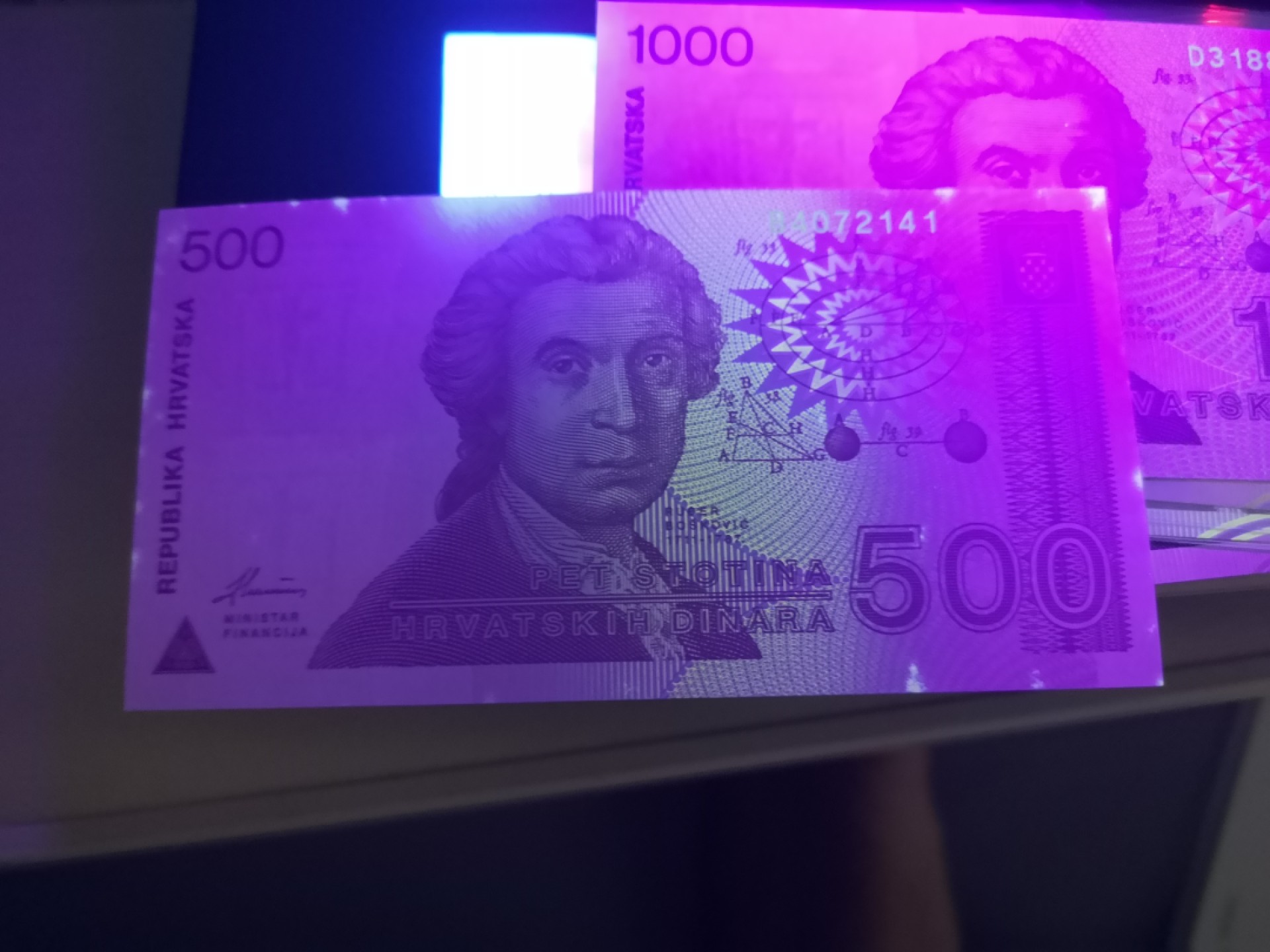 《外钞收藏家》第二百一十一期（欧洲四国精品专场） 克罗地亚1991年1-1000纳尔 1991年全套第纳尔 全新 500有点潮