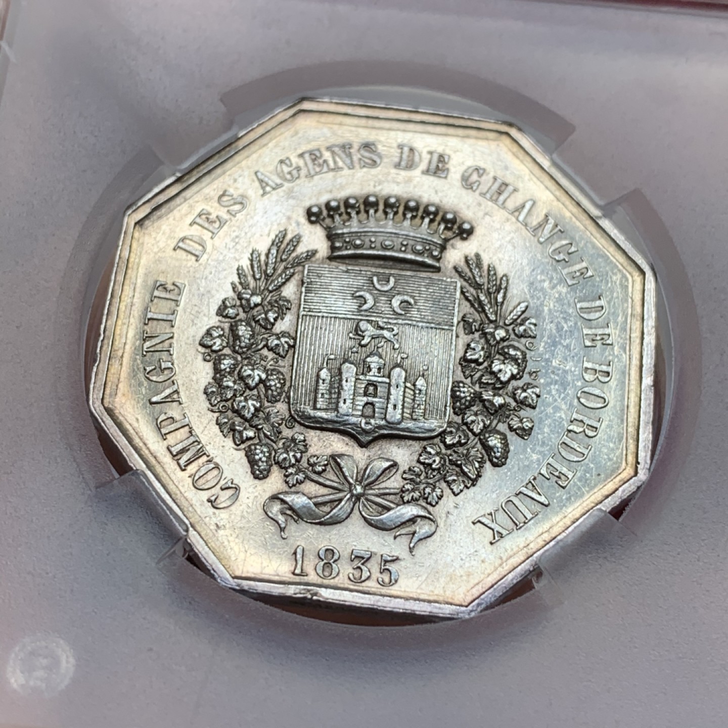 《竞宝斋》第109场-周日，周一 ，周四3场连拍（全场包邮） 1835年法国波尔多股票公司八角银制代币  重量：18.9g  边铭：手指银标 