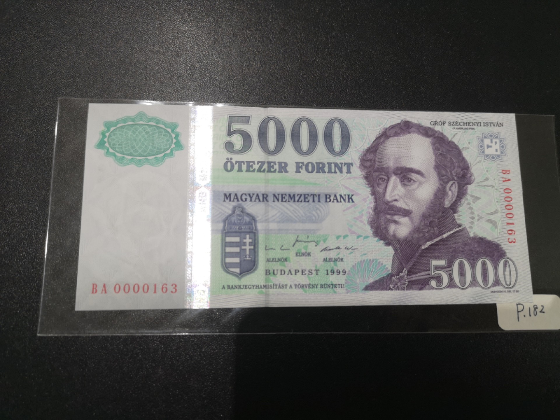 《外钞收藏家》第二百一十一期（欧洲四国精品专场） 匈牙利1999年5000 福林	P-182	新国徽第二套 全新UNC
