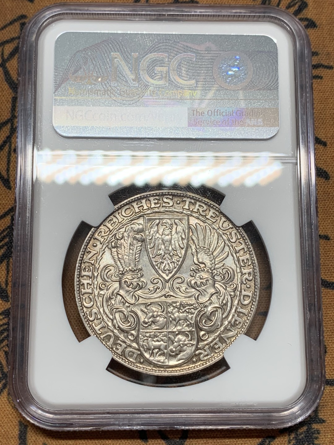 《竞宝斋》第109场-周日，周一 ，周四3场连拍（全场包邮） NGC-MS63 德国 1927年 兴登堡五马克形制银章 通体丝绸光，雕刻大师卡尔哥茨作品，属于兴登堡章牌的入门品种