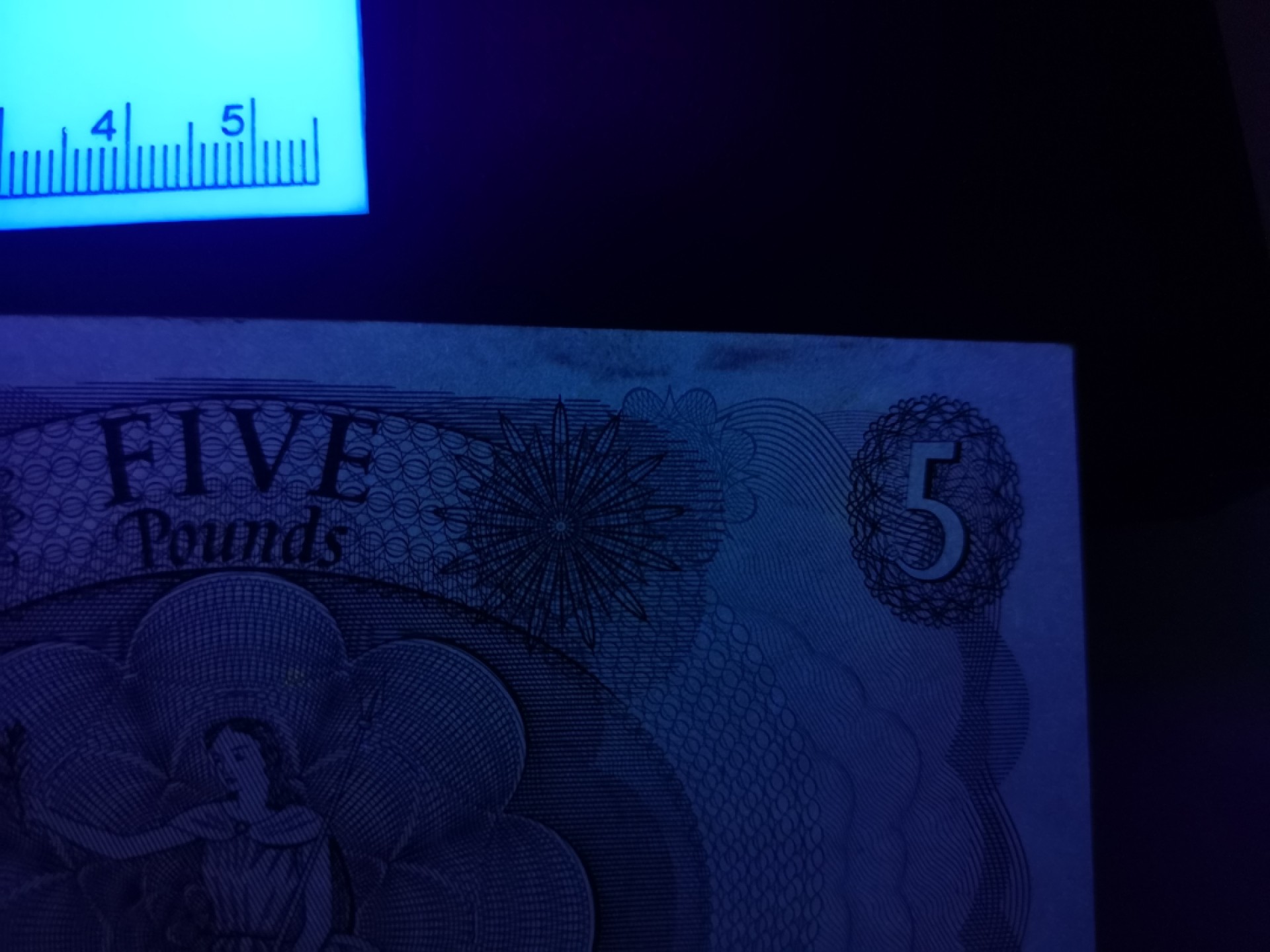 《外钞收藏家》第二百一十二期 英国C序列5镑 AU品相 如图 乱蛇号