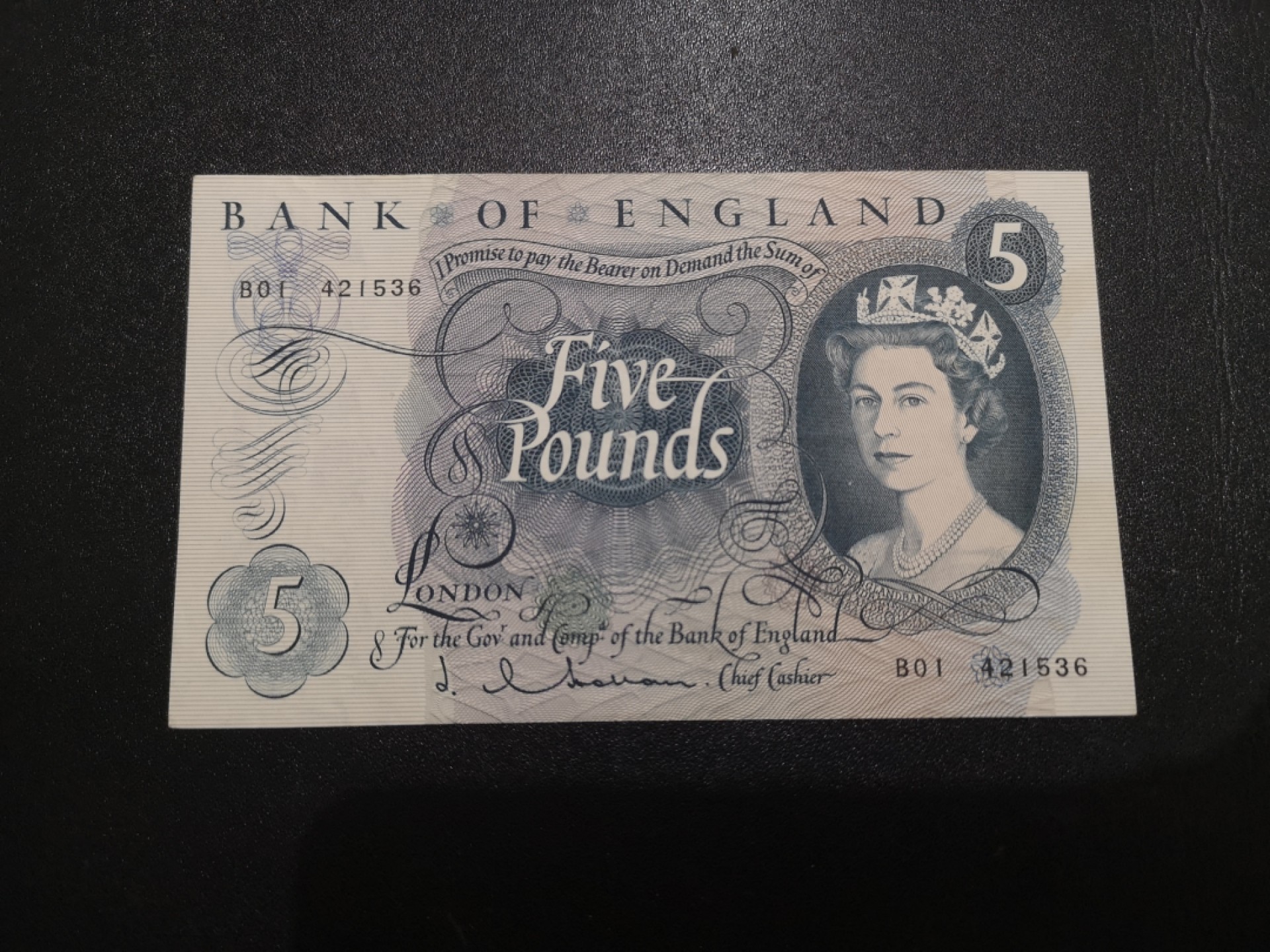 《外钞收藏家》第二百一十二期 英国C序列5镑 AU品相 如图 乱蛇号