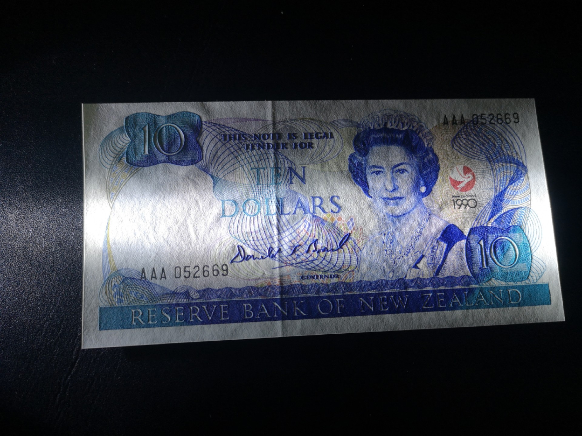 《外钞收藏家》第二百一十二期 1990年新西兰10元 AAA冠 全新UNC 无47