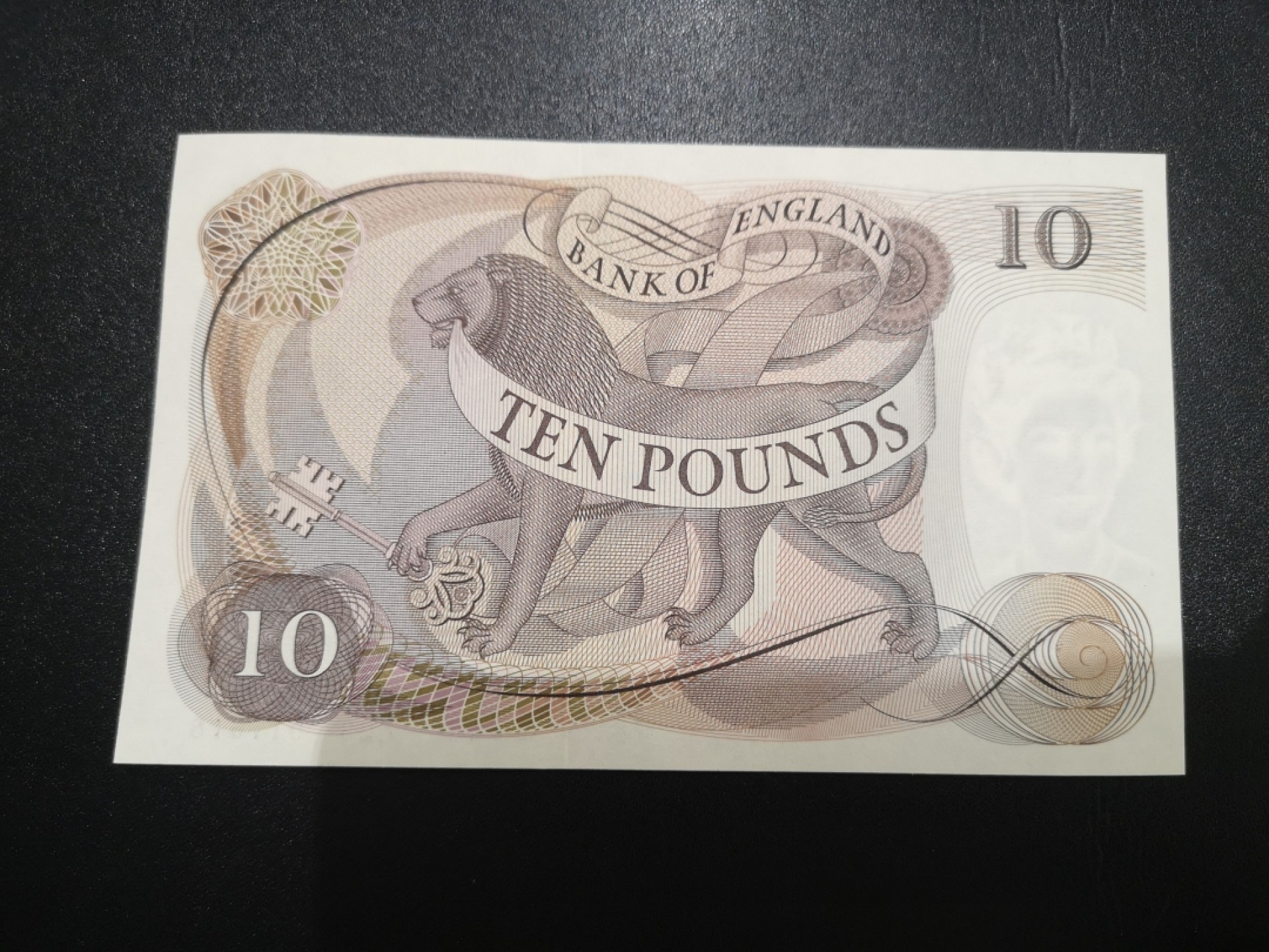 《外钞收藏家》第二百一十二期 英国C序列10镑 全新UNC