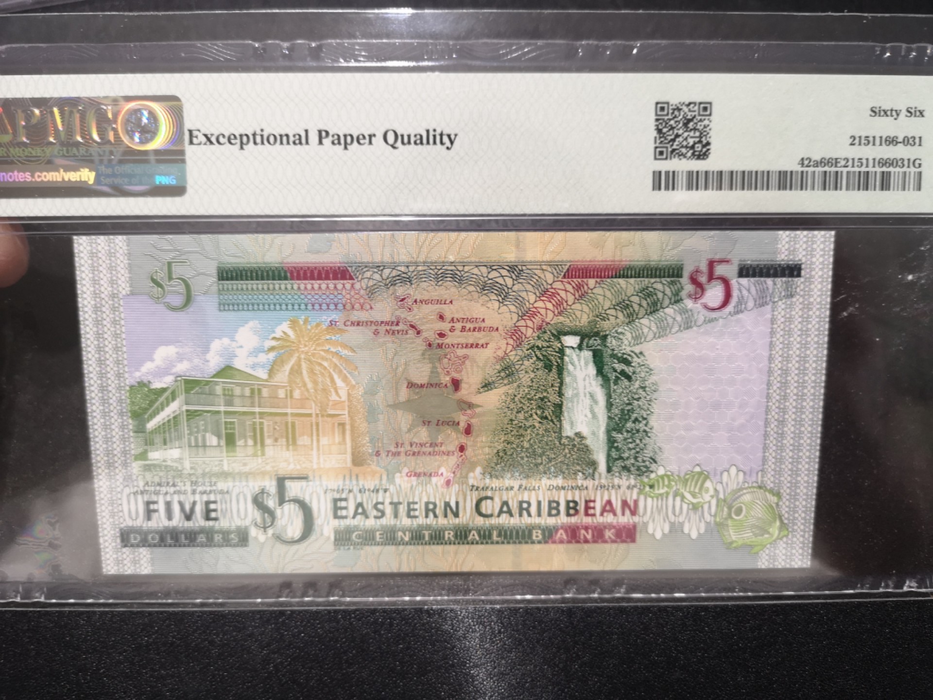 《外钞收藏家》第二百一十二期 2003奶奶东加勒比5镑 PMG66 无47