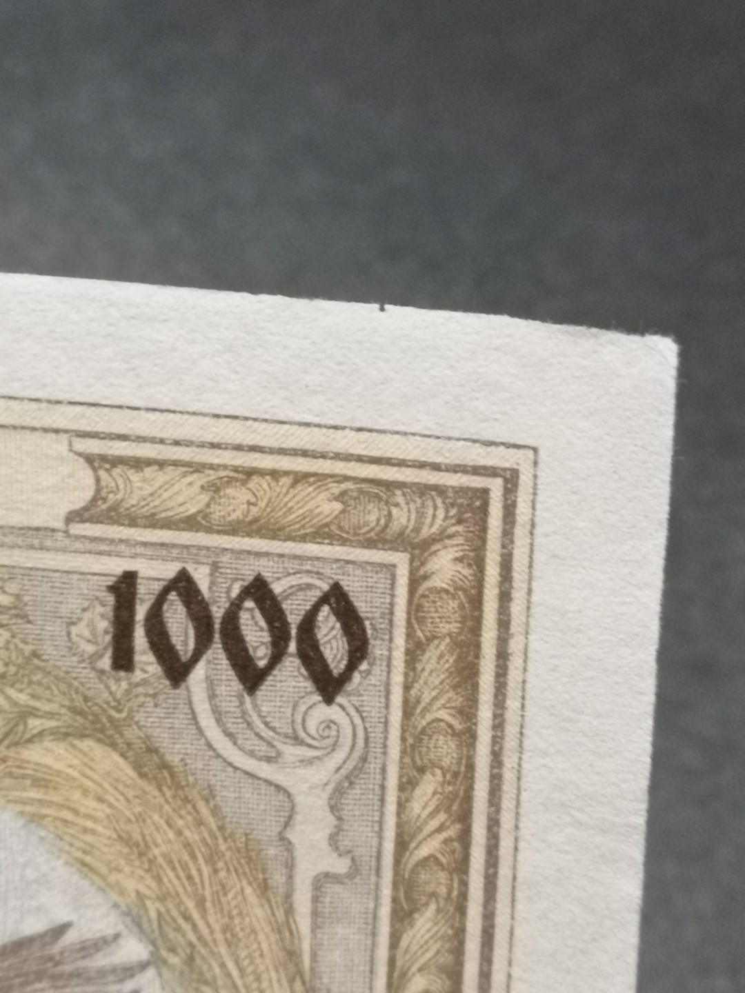 《外钞收藏家》第二百一十二期 1931年南斯拉夫1000 近全新如图+越南1盾全新UNC两张一起