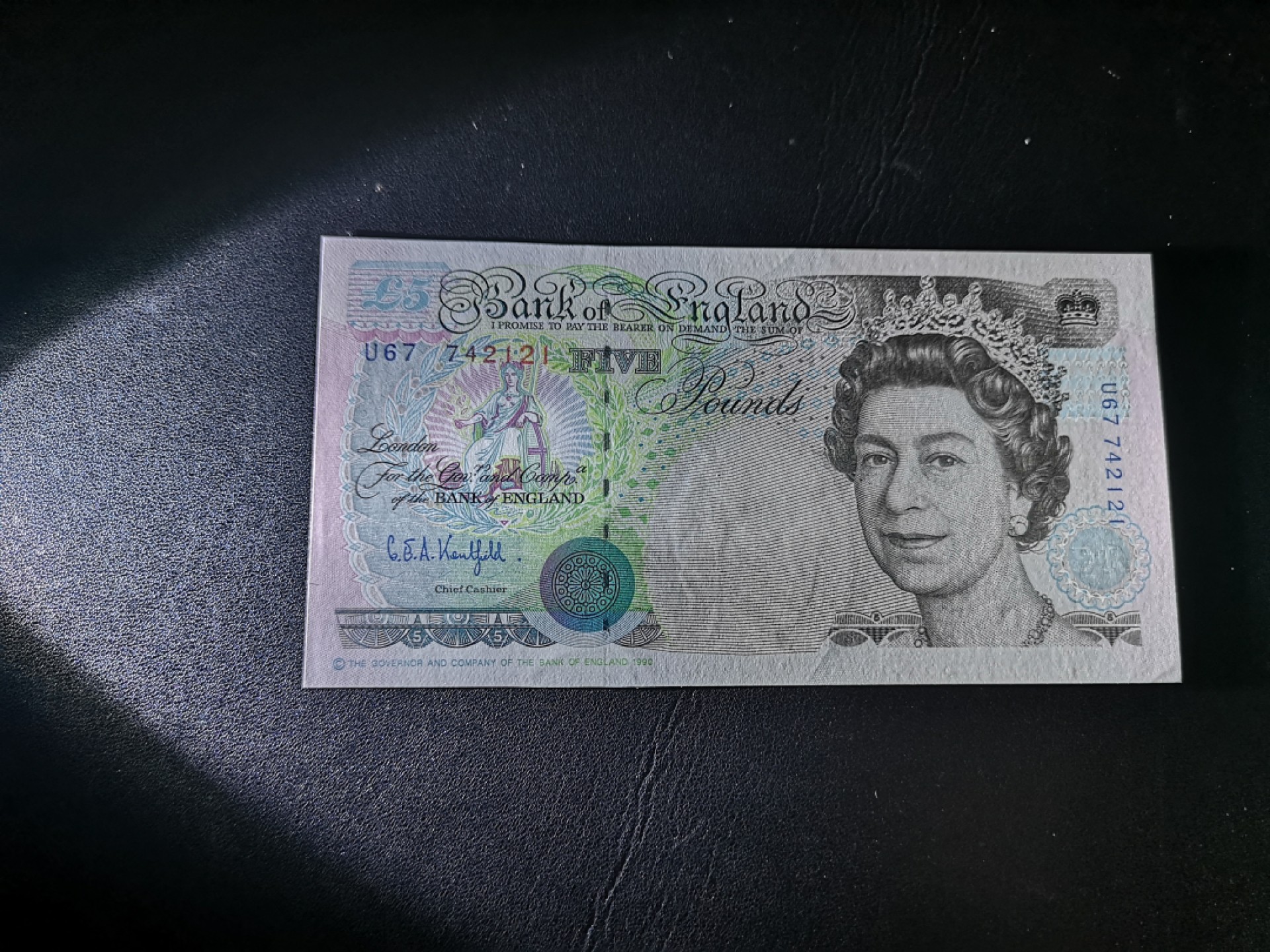 《外钞收藏家》第二百一十二期 英国E序列5镑 全新UNC