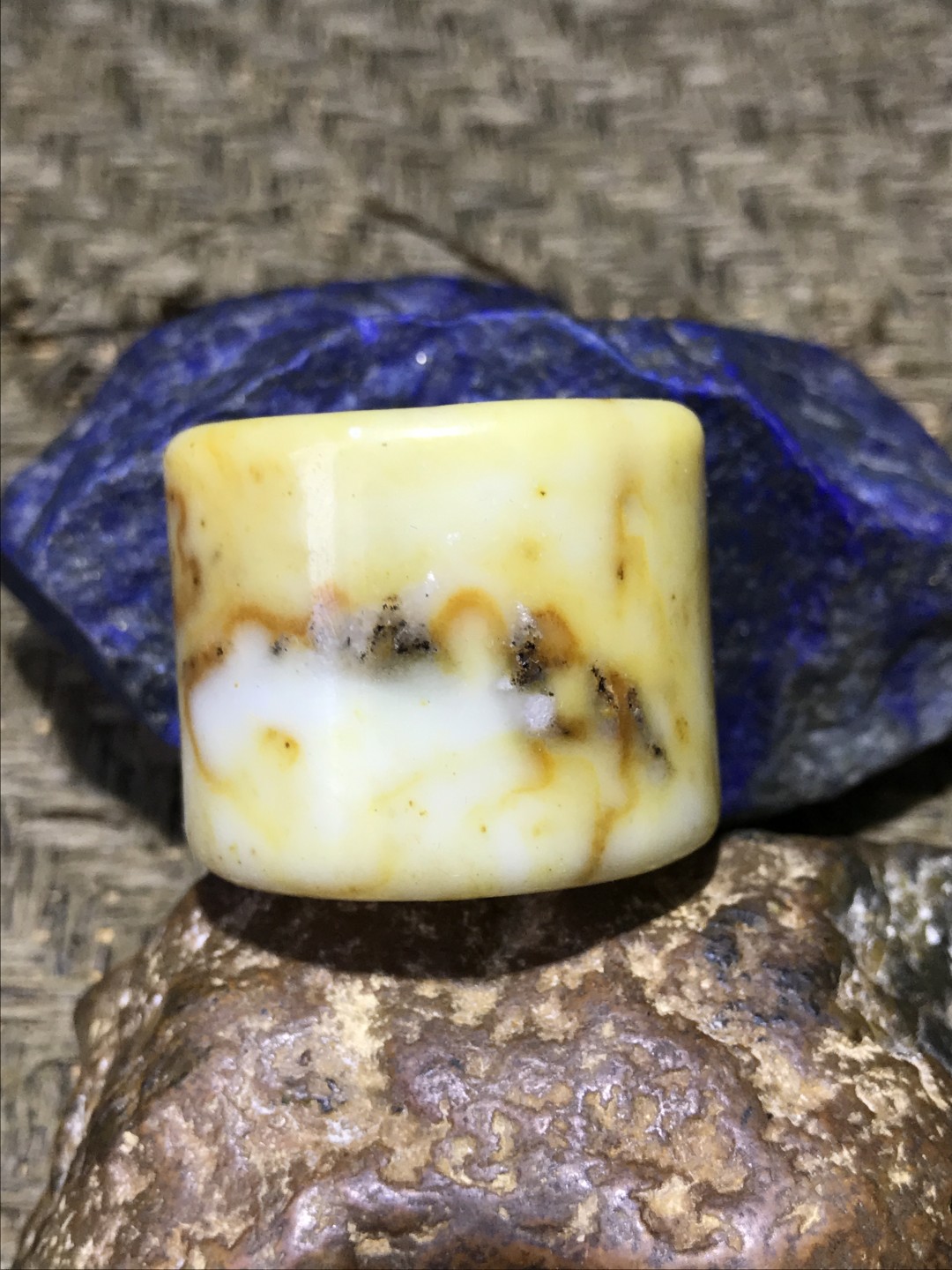 天然精美黄沁岫玉扳指一个！