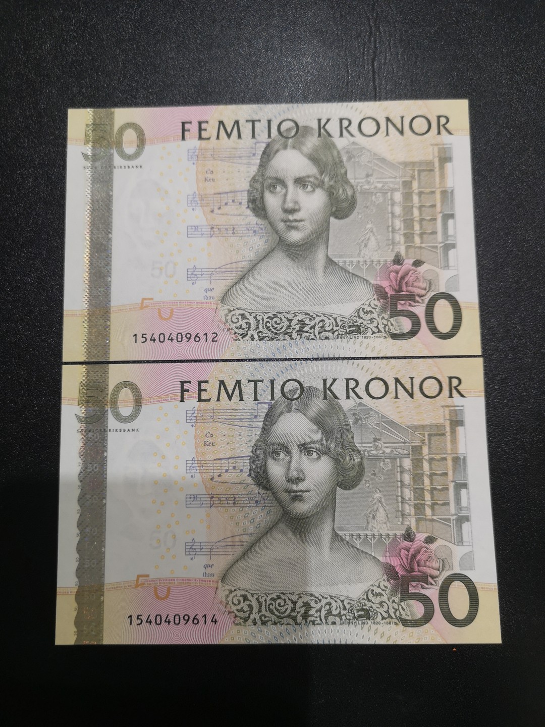 《外钞收藏家》第二百一十二期 瑞典50克朗 夜莺 两张 AU品相