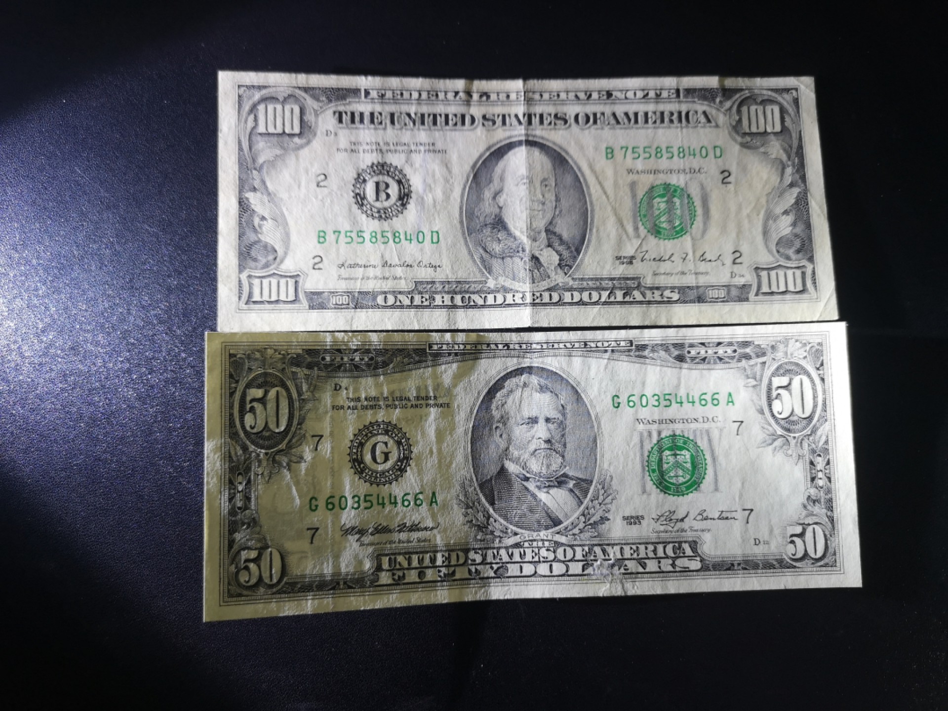 《外钞收藏家》第二百一十二期 1988年100美元、1993年50美元 两张一起 品相如图
