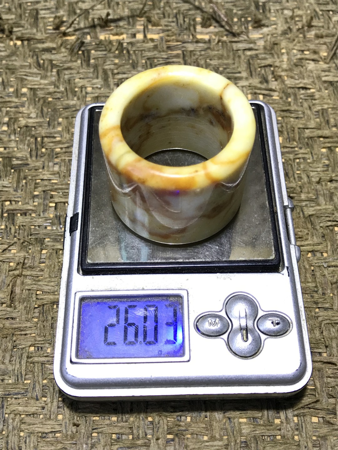 天然精美黄沁岫玉扳指一个！