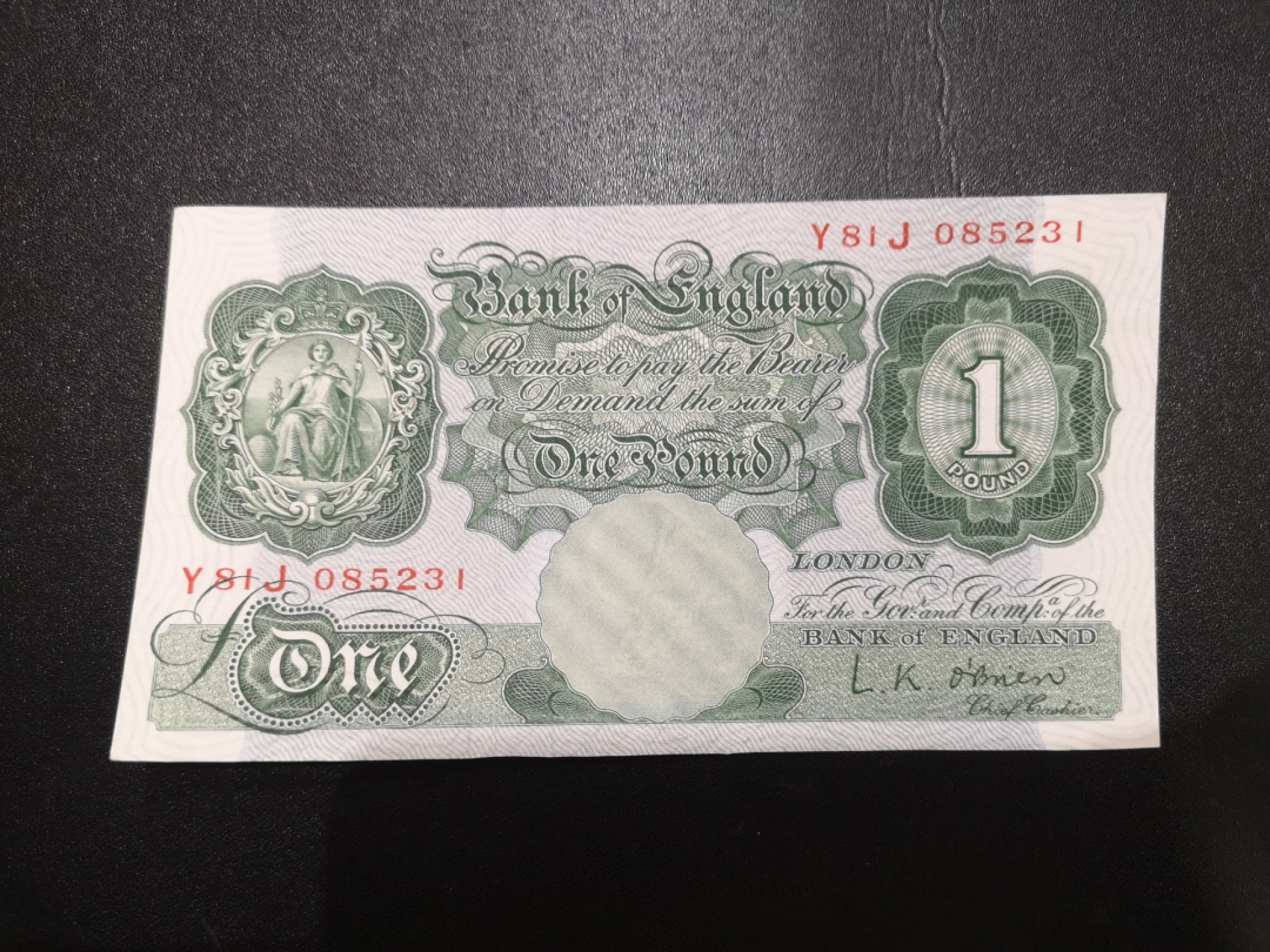 《外钞收藏家》第二百一十二期 英国A序列1镑 全新 有一个荧光瑕疵