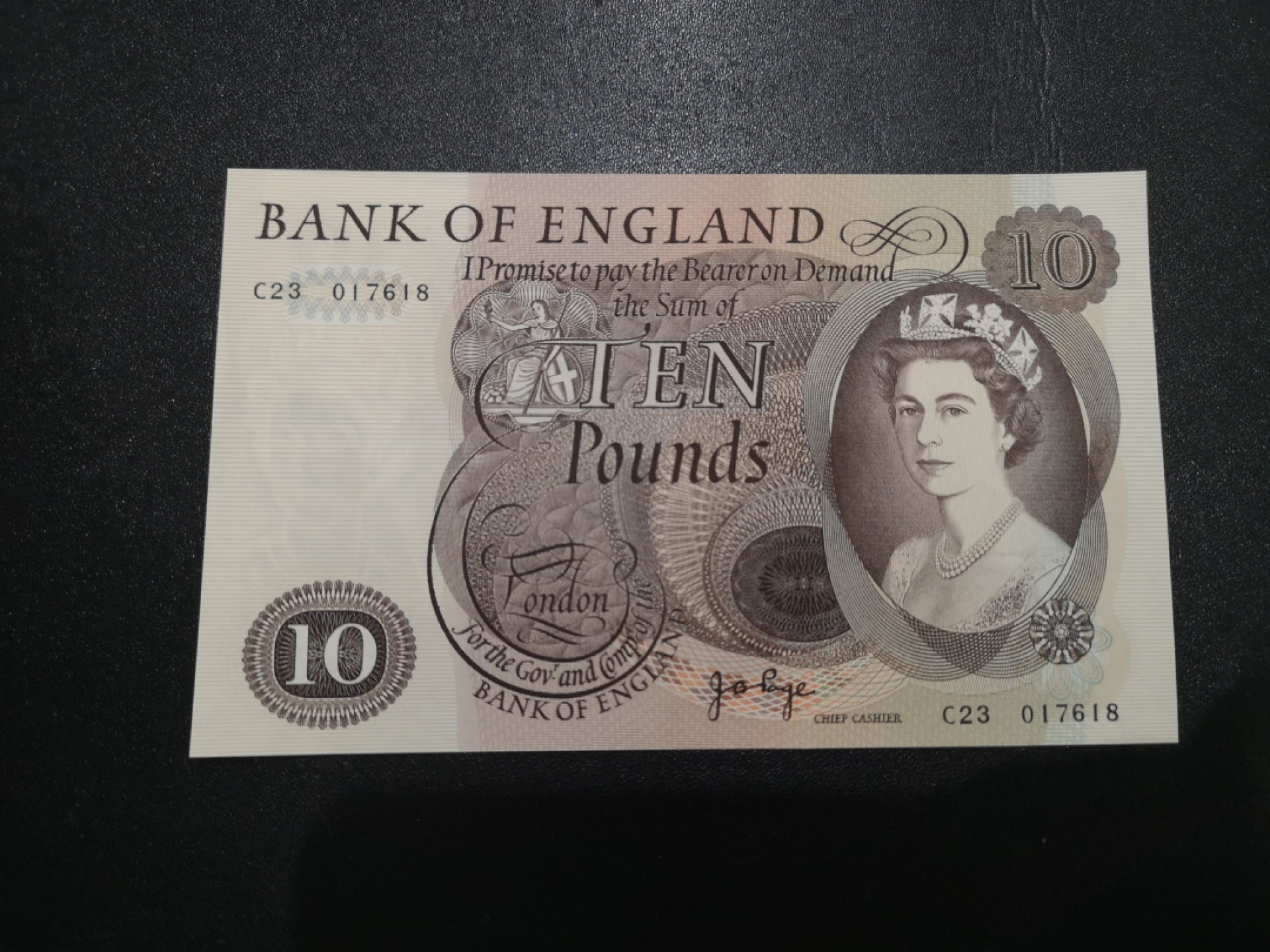 《外钞收藏家》第二百一十二期 英国C序列10镑 全新UNC