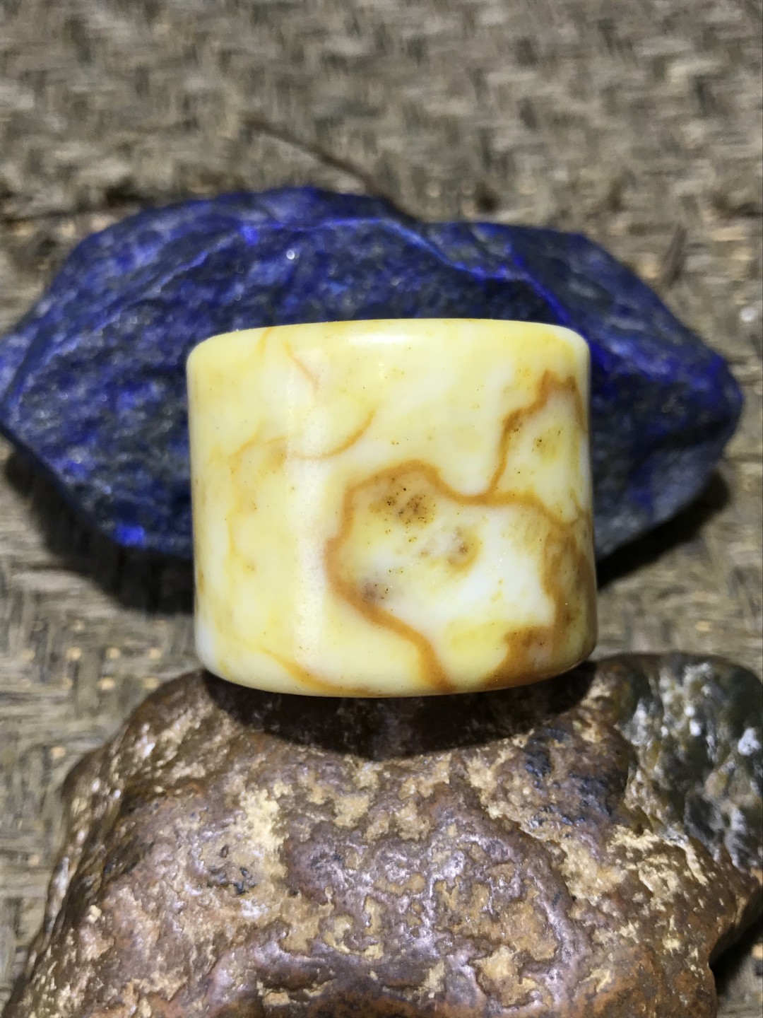 天然精美黄沁岫玉扳指一个！