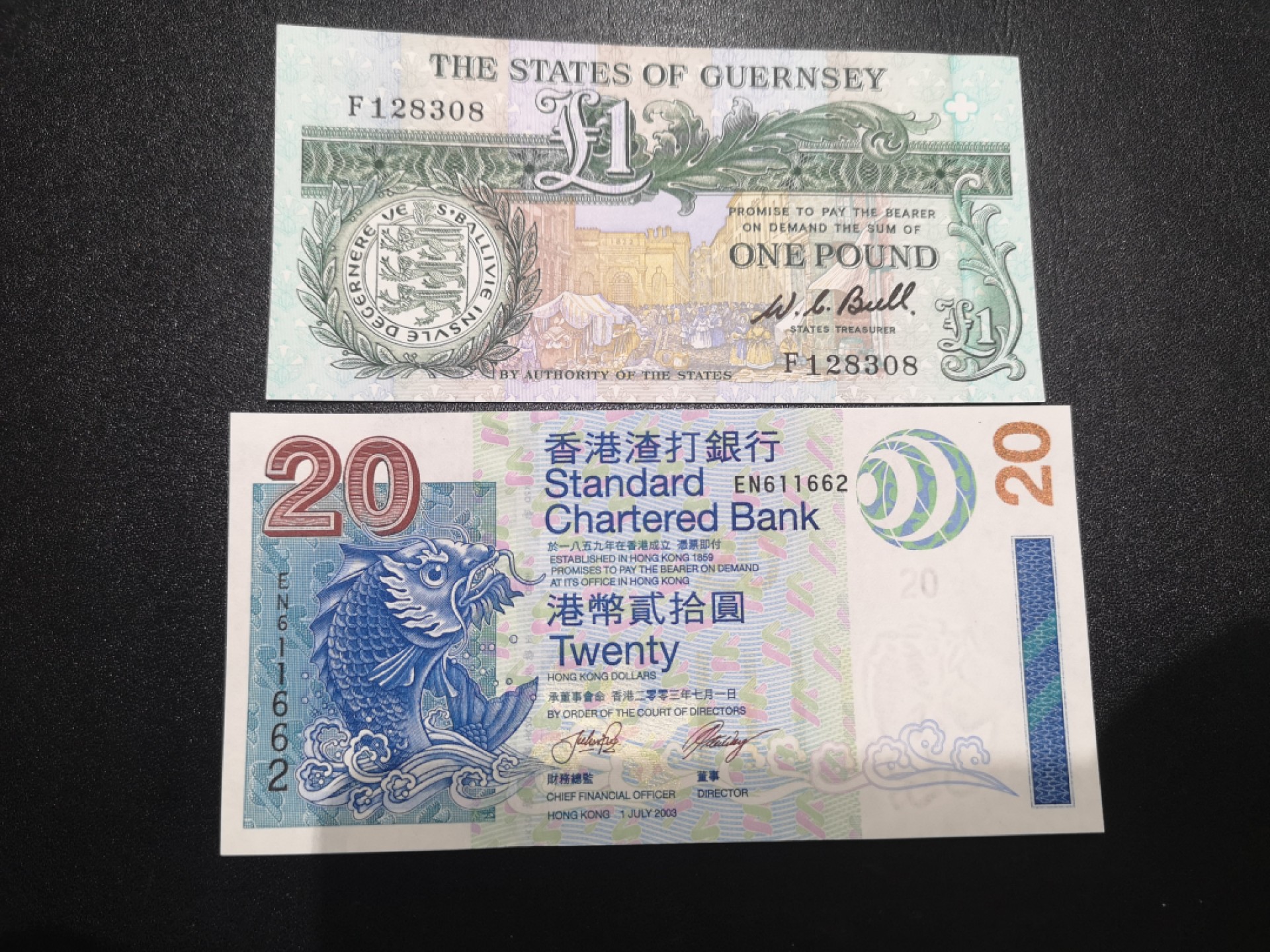 《外钞收藏家》第二百一十二期 根西1镑加2003年渣打20元 全新UNC 两张