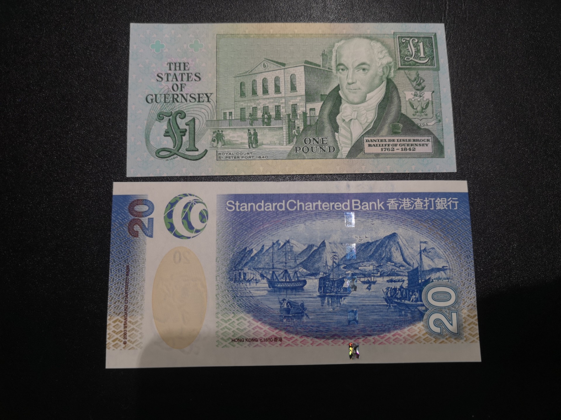 《外钞收藏家》第二百一十二期 根西1镑加2003年渣打20元 全新UNC 两张