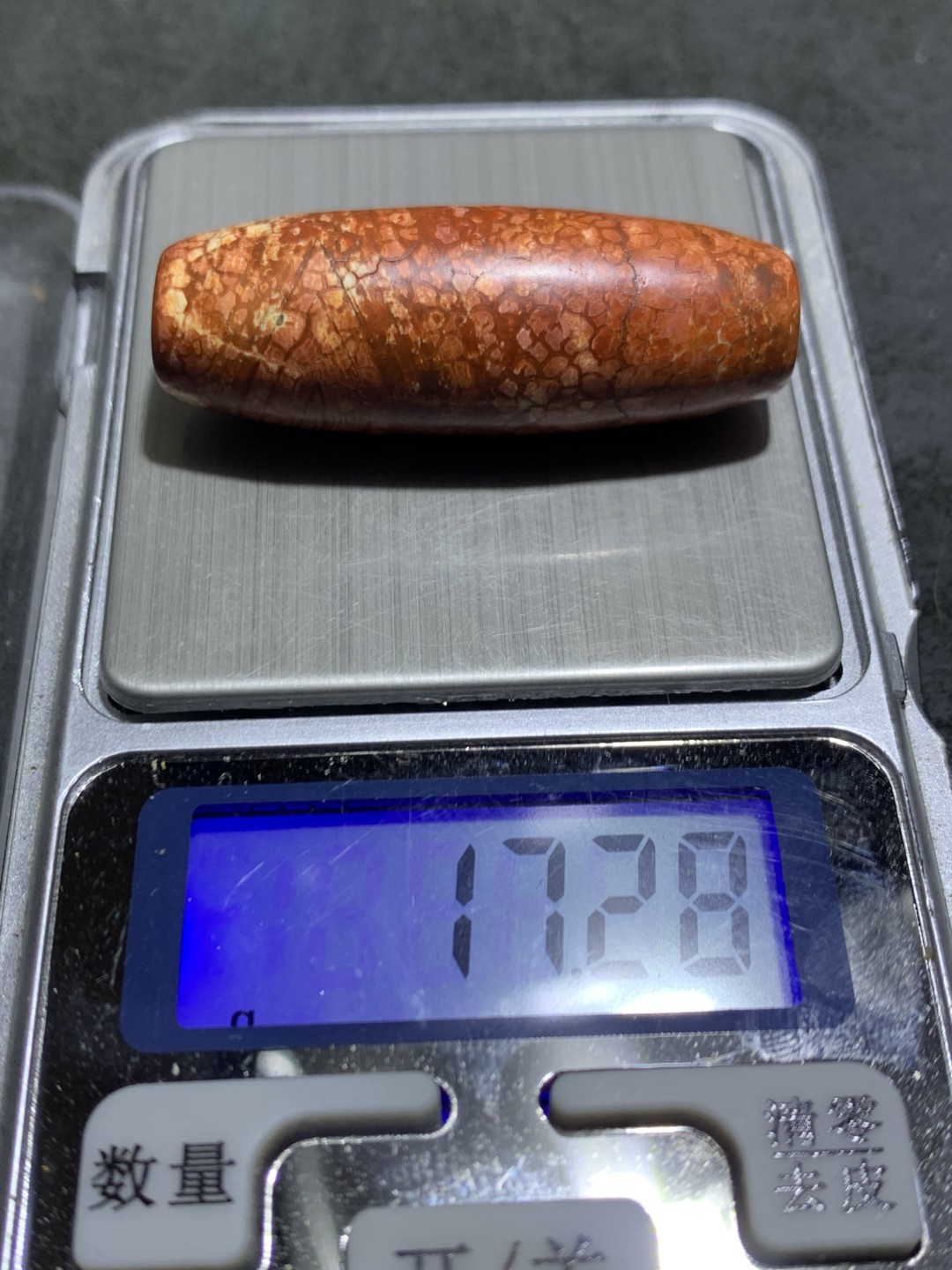 精美藏传火贡玛瑙桶珠一个，