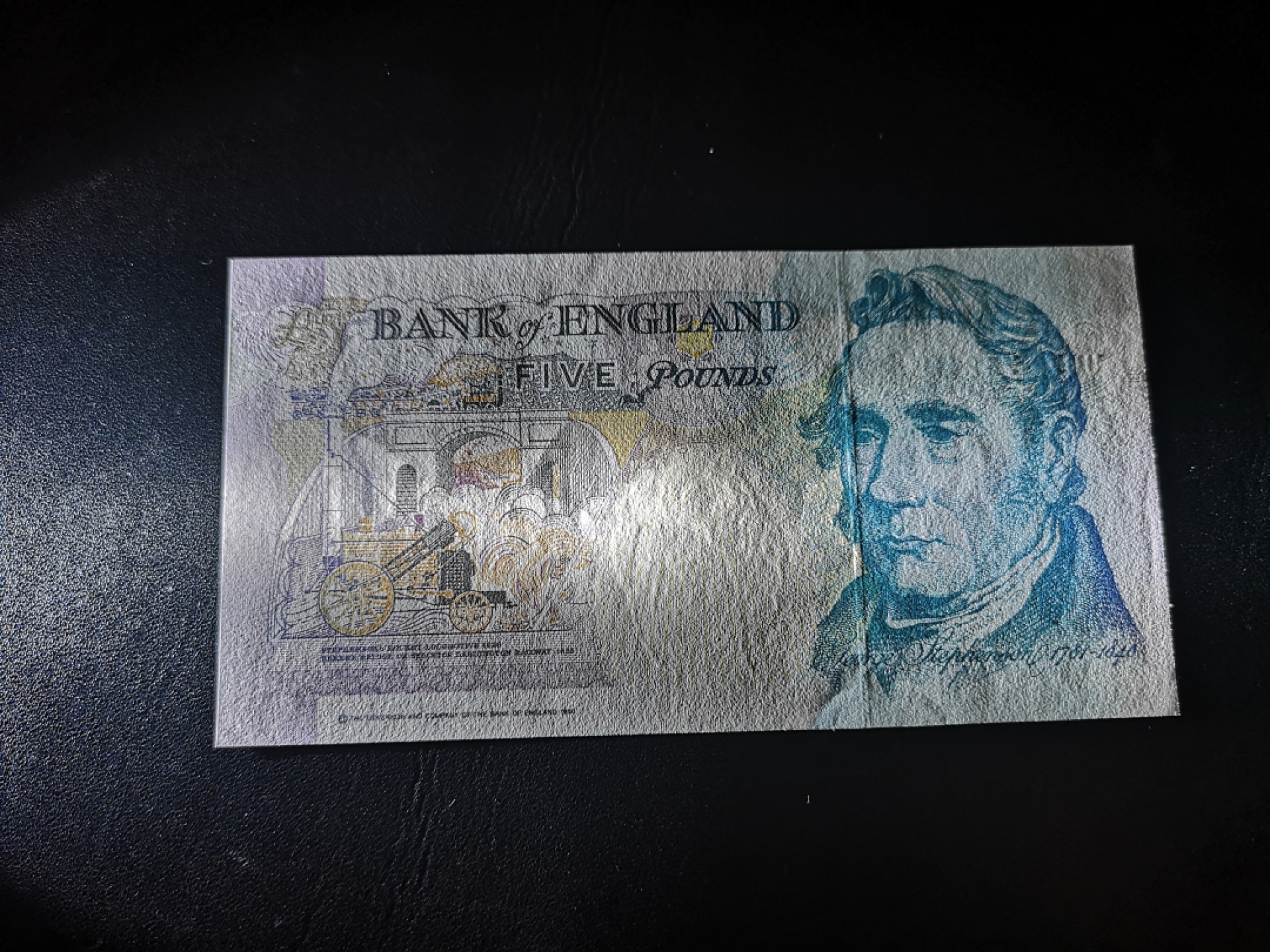 《外钞收藏家》第二百一十二期 英国E序列5镑 全新UNC