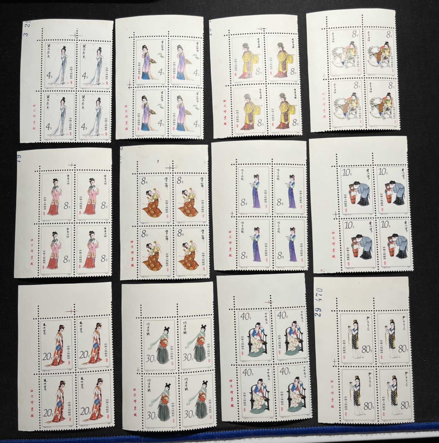 洪涛臻品 精选邮票限时拍卖第六十五期 T69红楼梦四方联 全新套票 左上直角边,数字➕厂铭 整版撕的,无折痕,保管不善,轻微发黄, 票挺角尖, 喜欢不要错过
