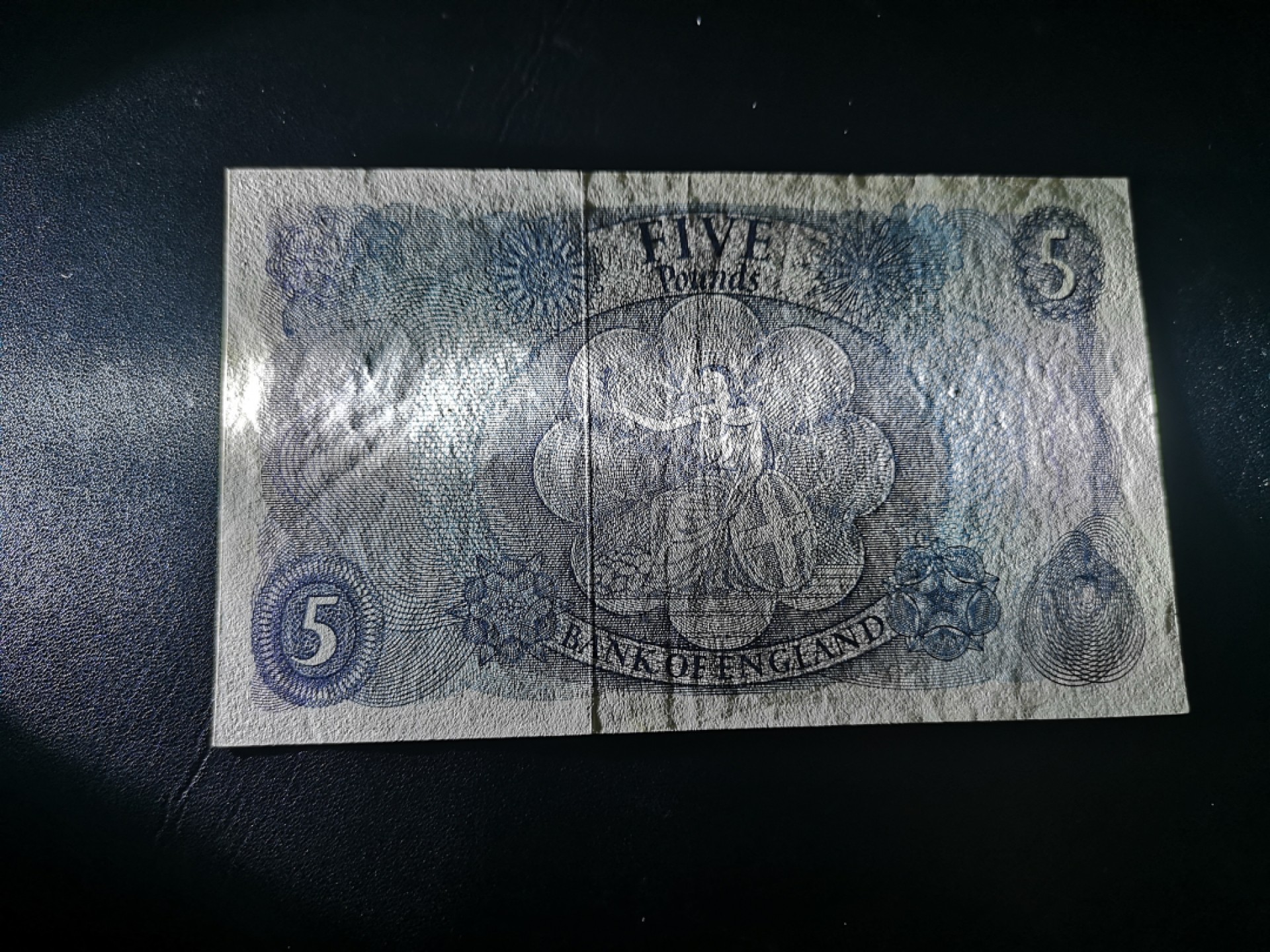 《外钞收藏家》第二百一十二期 英国C序列5镑 AU品相 如图 乱蛇号