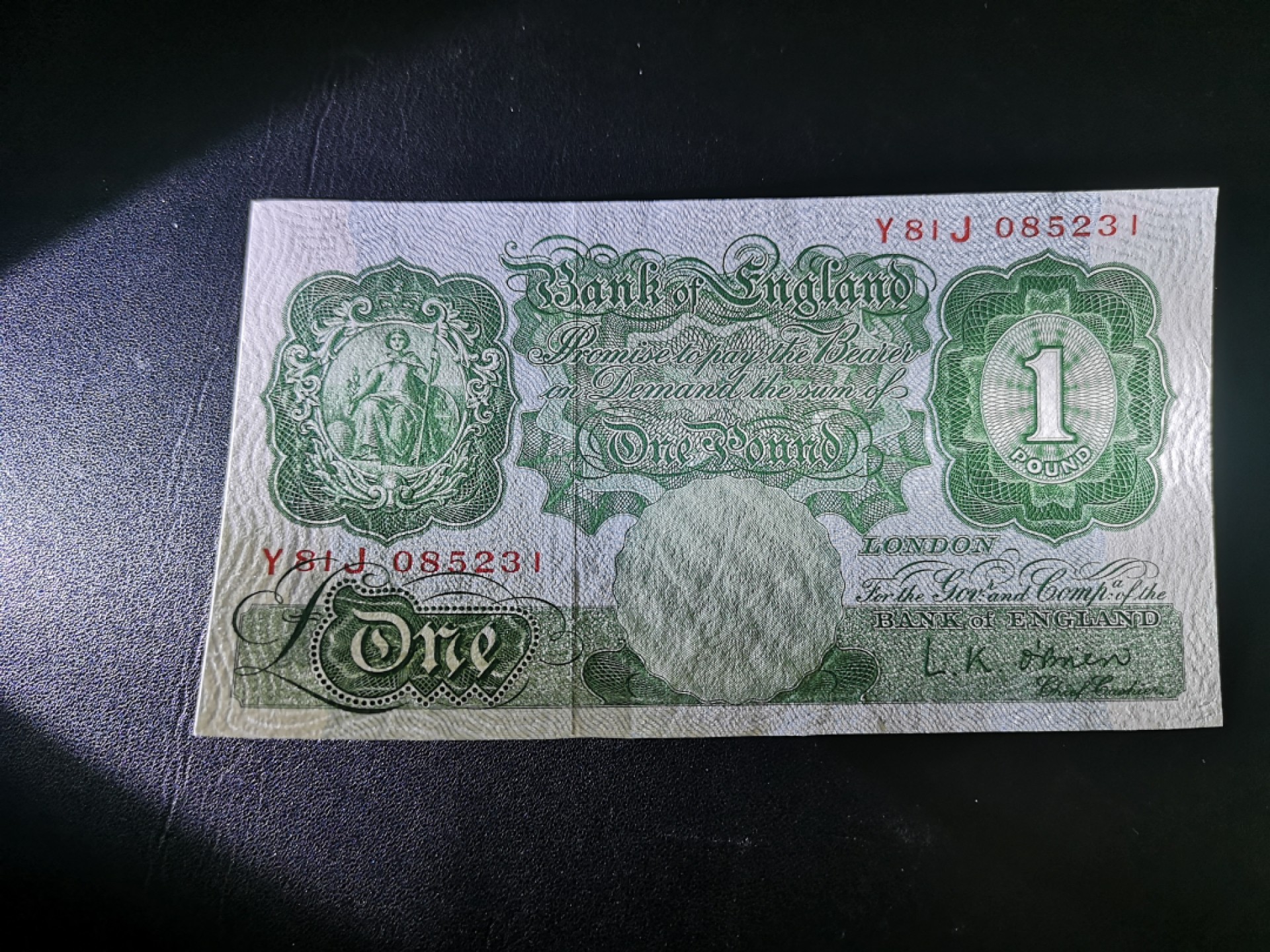 《外钞收藏家》第二百一十二期 英国A序列1镑 全新 有一个荧光瑕疵