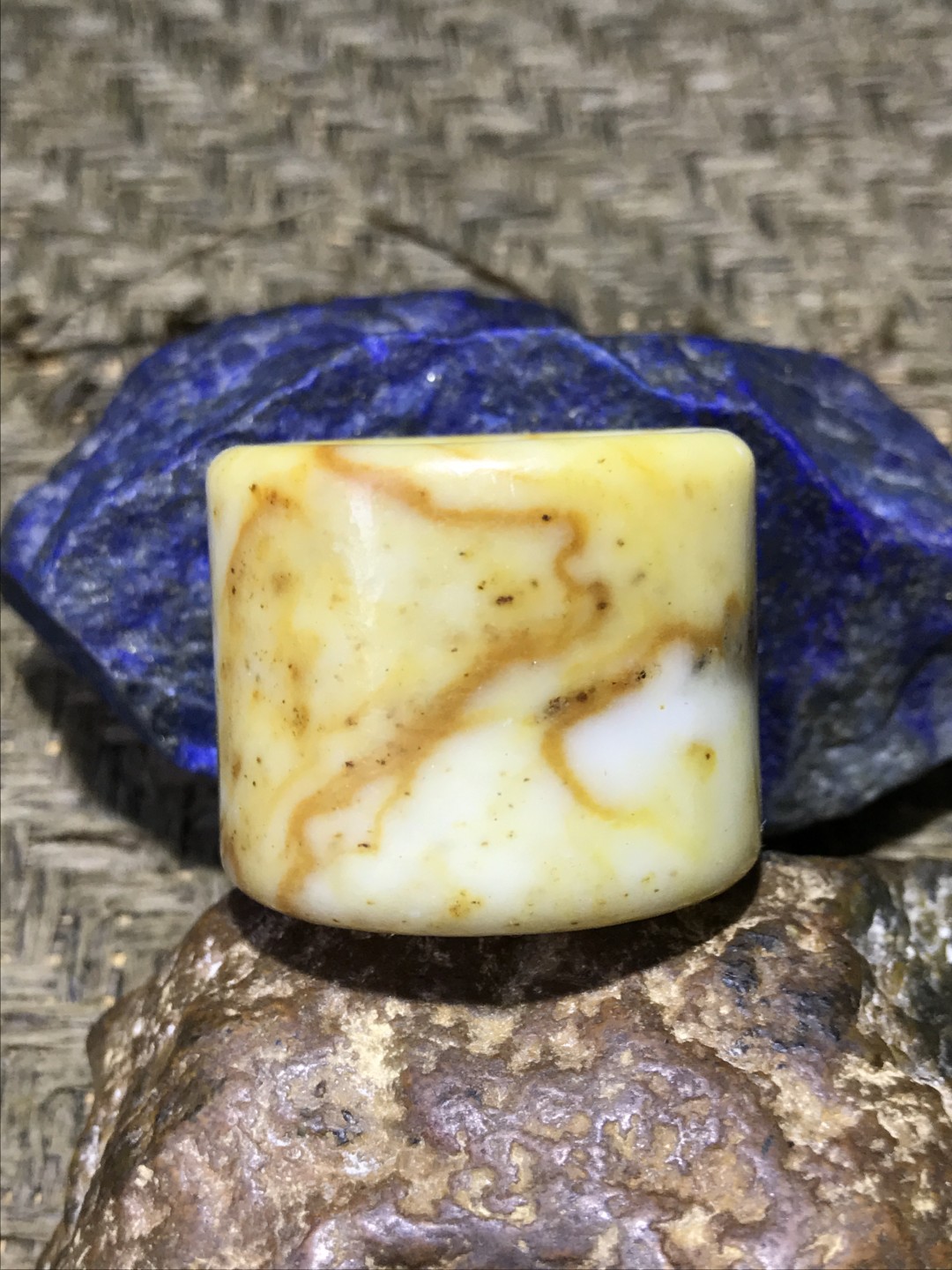天然精美黄沁岫玉扳指一个！