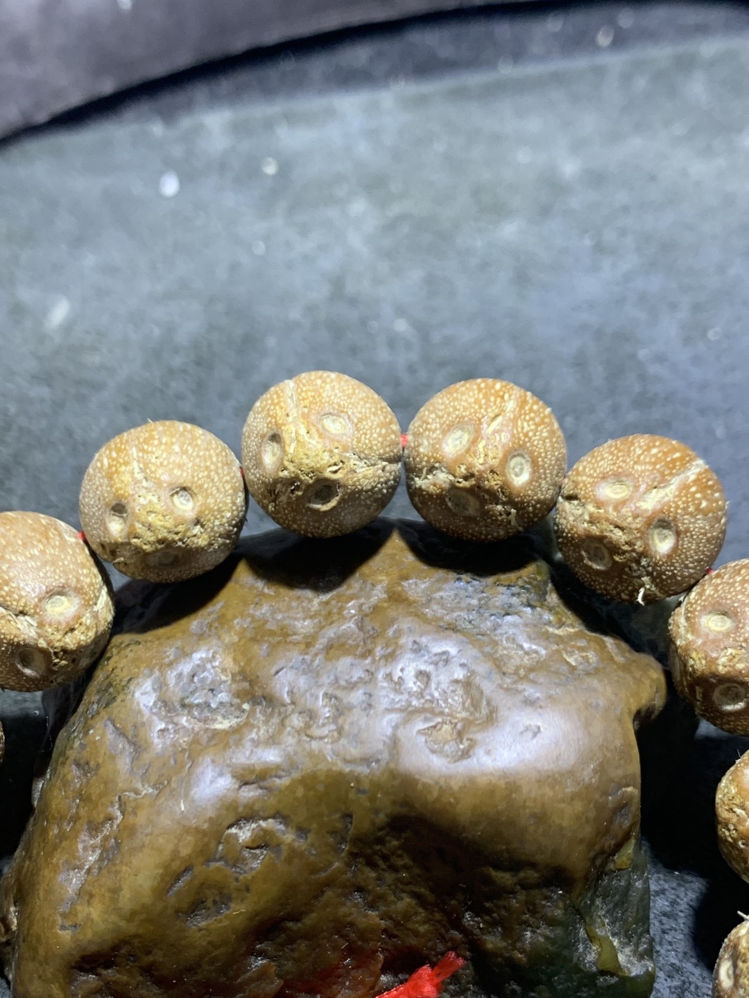 精美印尼老树紫金鼠闷墩前鼠后猫菩提手串一条！