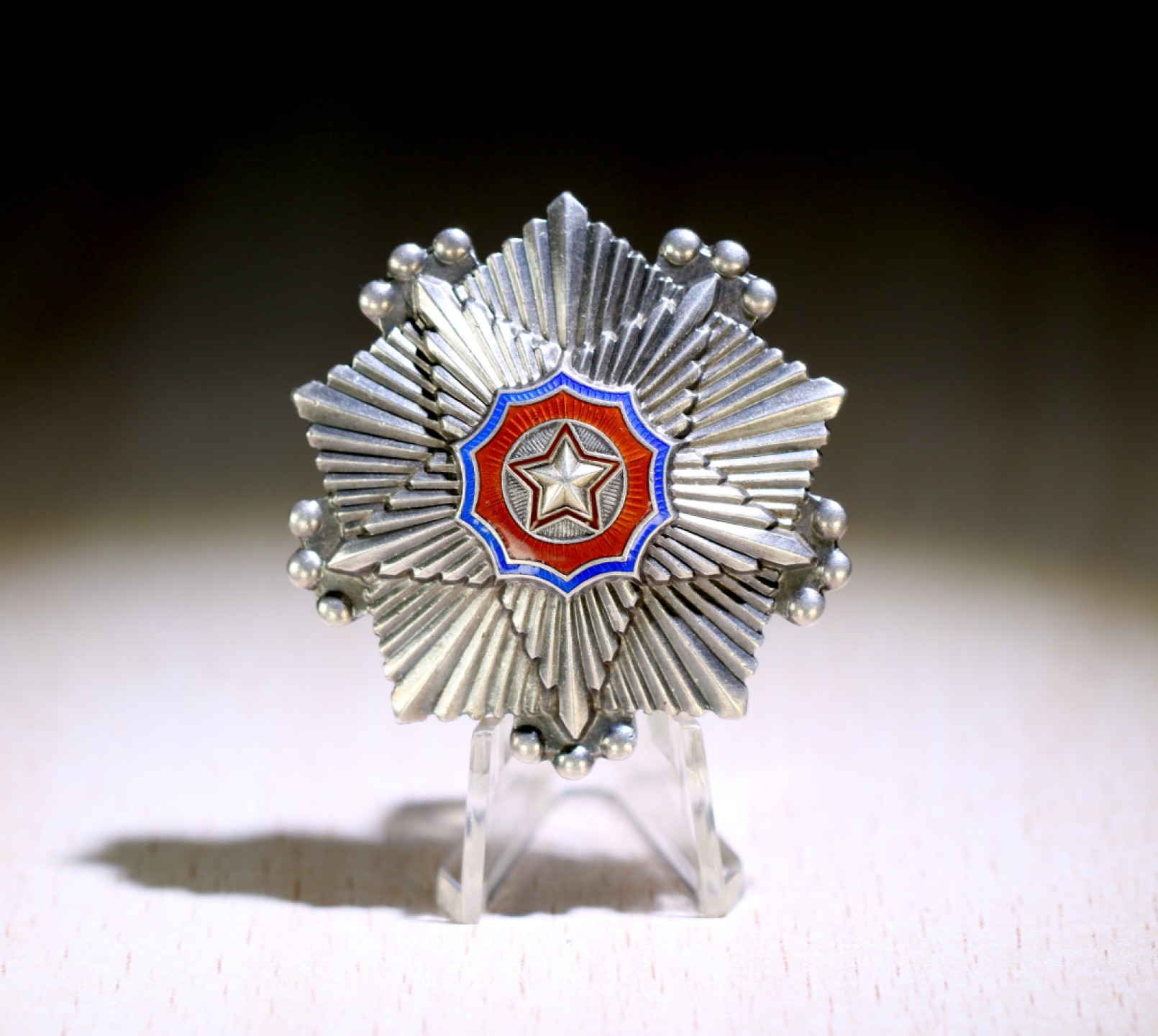 大猫徽章拍卖第206期 朝鲜🇰🇵三级国旗勋章 轮版好品