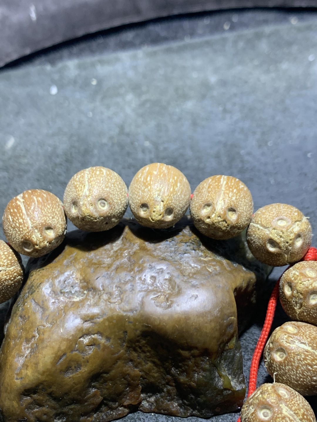 精美印尼老树紫金鼠闷墩前鼠后猫菩提手串一条！