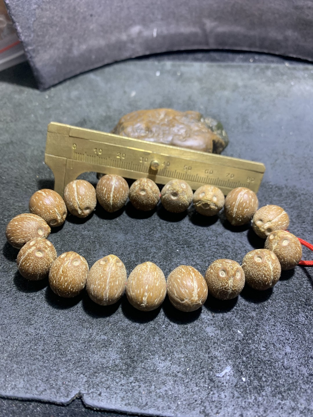 精美印尼老树紫金鼠闷墩前鼠后猫菩提手串一条！