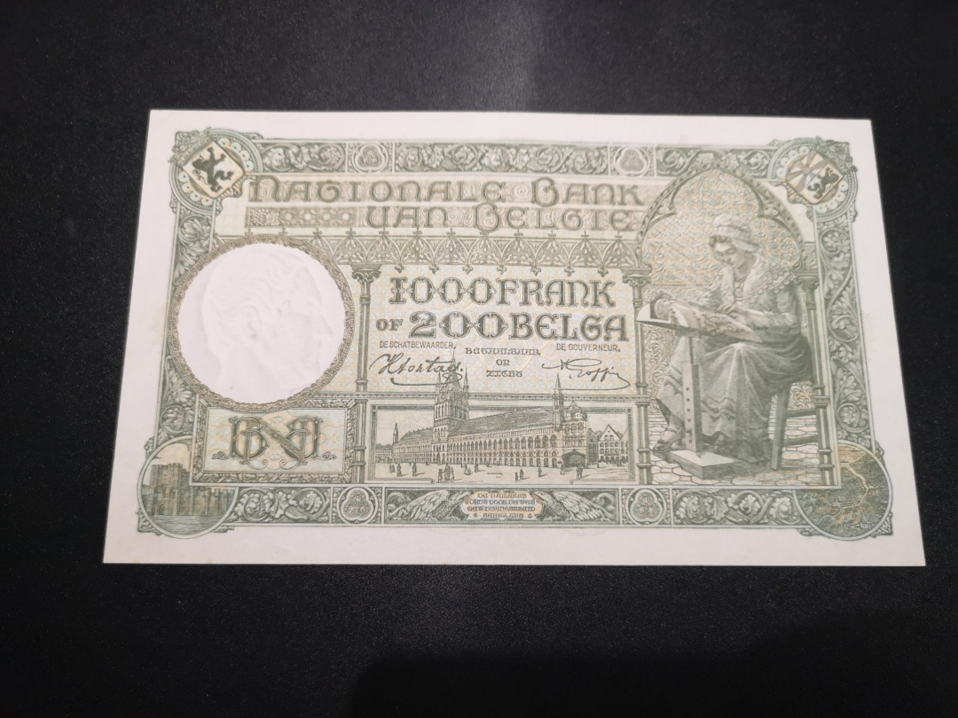 《外钞收藏家》第二百一十二期 1943年比利时1000法郎 近全新  有星星点点潮癍