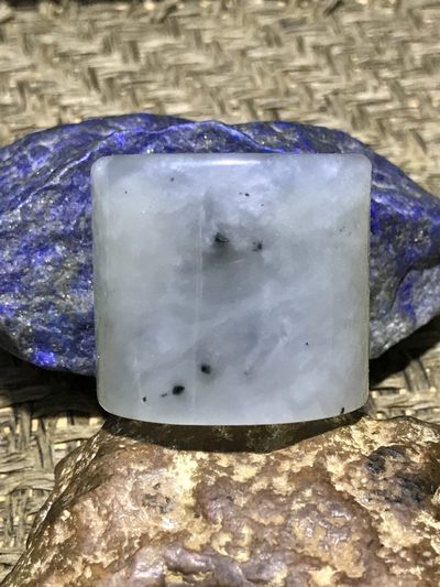 天然精美冰透水墨纹岫玉扳指一个！ 天然精美冰透水墨纹岫玉扳指一个！